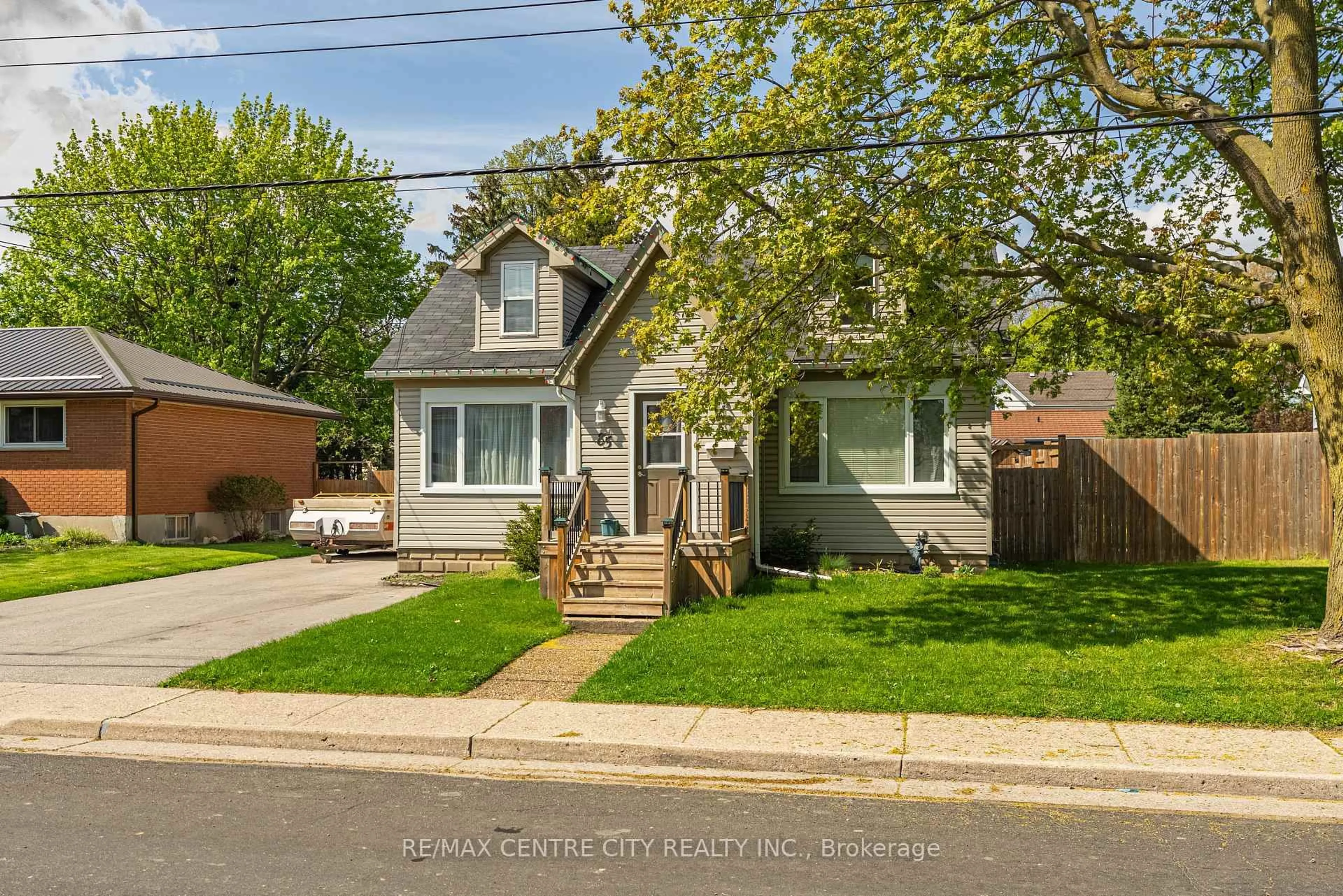 Home with brick exterior material, street for 85 Pine St, Aylmer Ontario N5H 1N4
