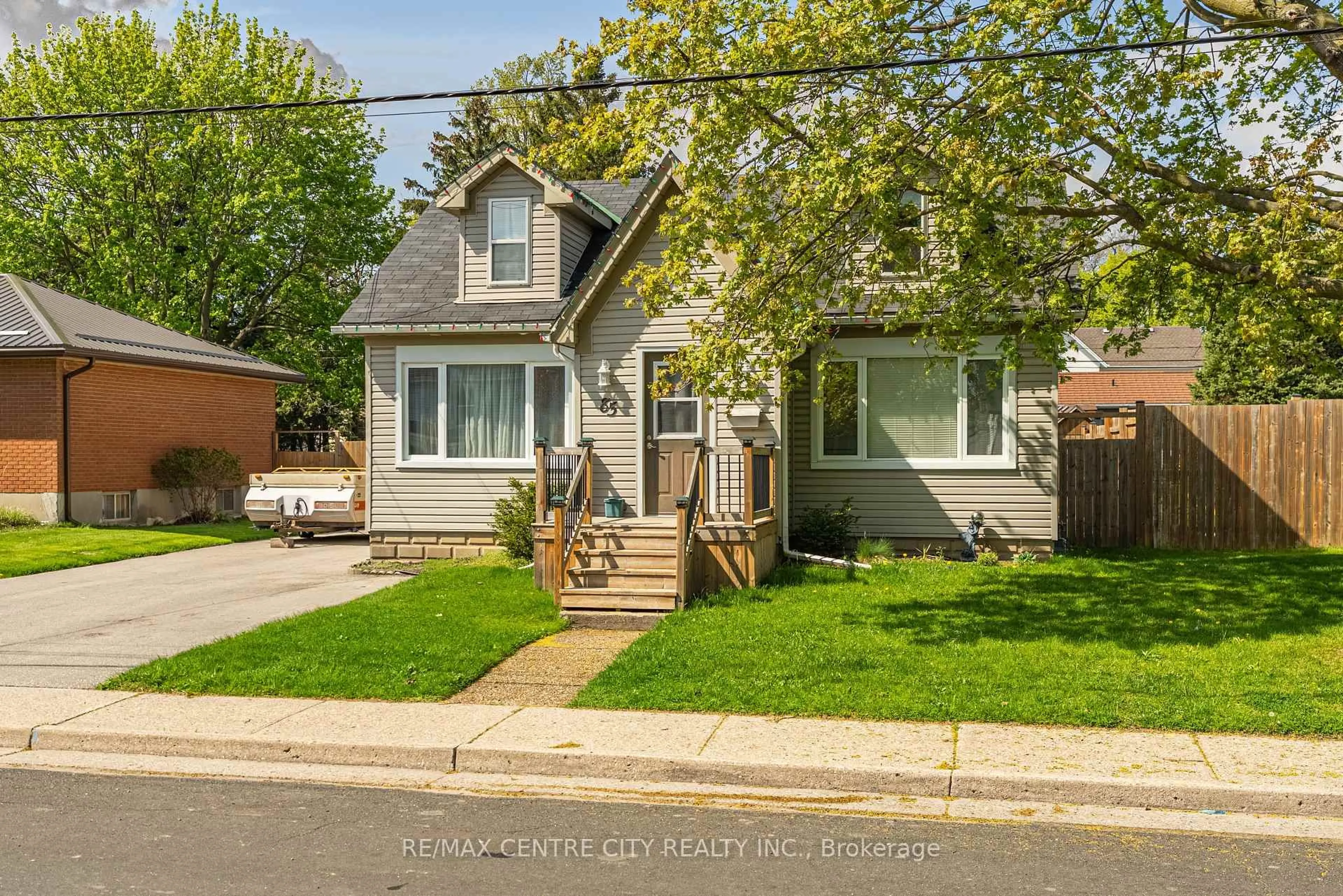 Home with brick exterior material, street for 85 Pine St, Aylmer Ontario N5H 1N4