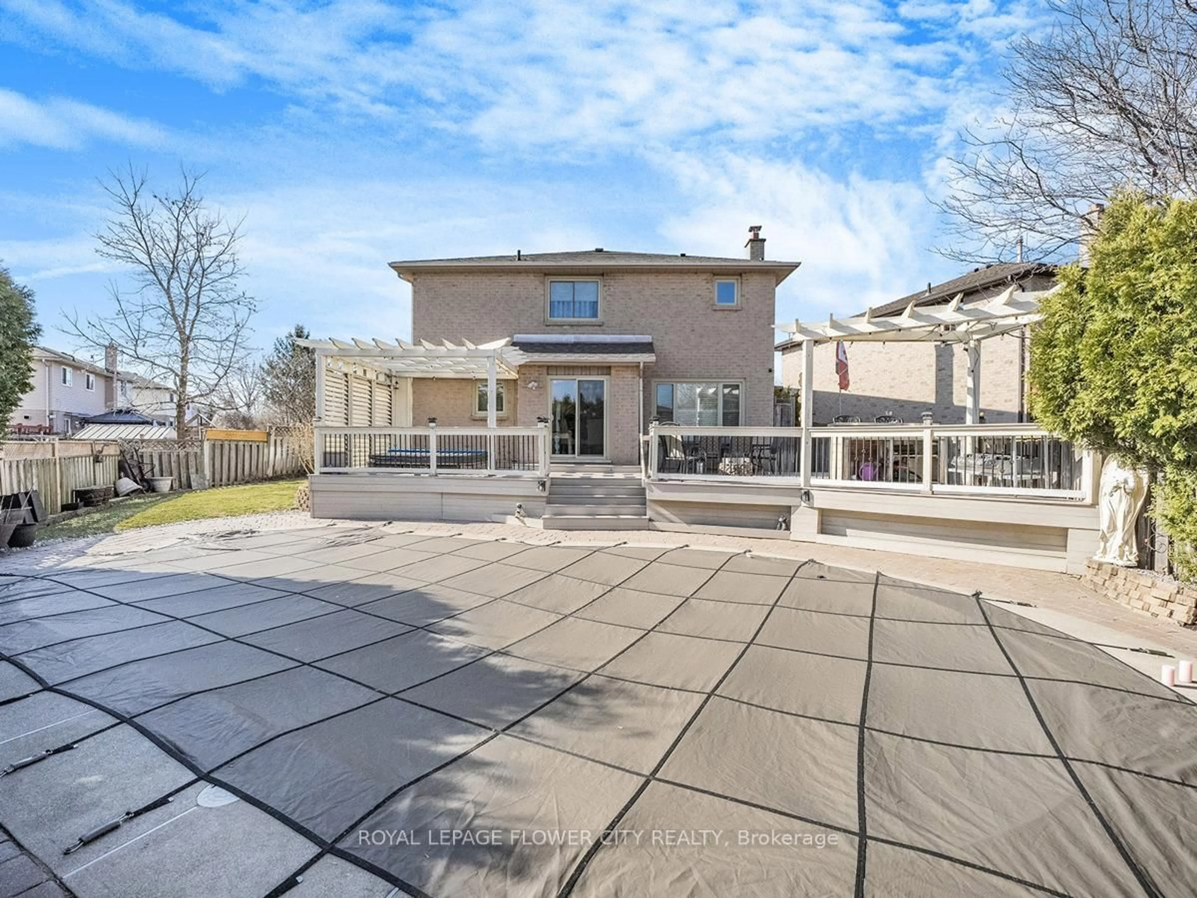 Patio, unknown for 20 Driftwood Pl, Hamilton Ontario L8J 2N7