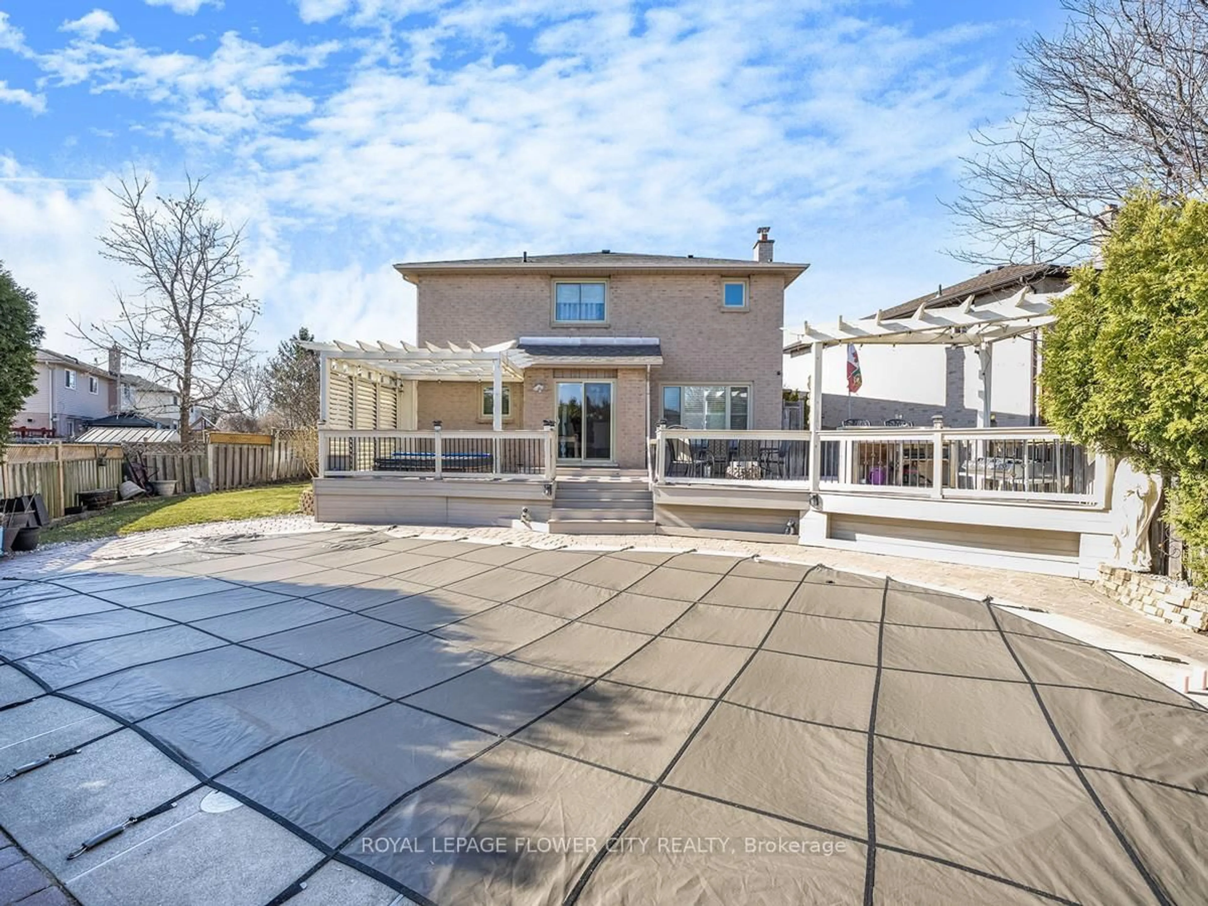 Patio, unknown for 20 Driftwood Pl, Hamilton Ontario L8J 2N7