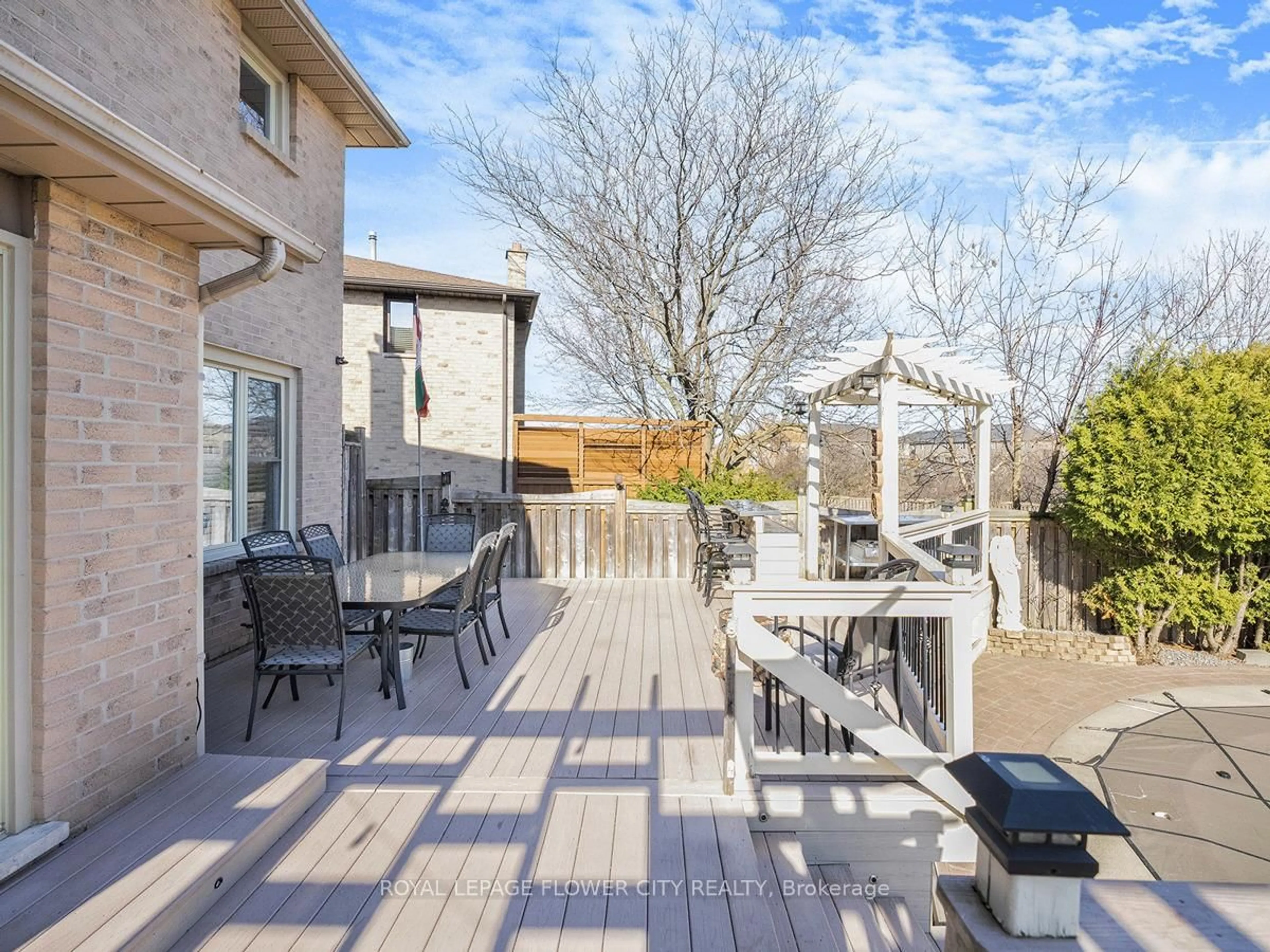 Patio, street for 20 Driftwood Pl, Hamilton Ontario L8J 2N7