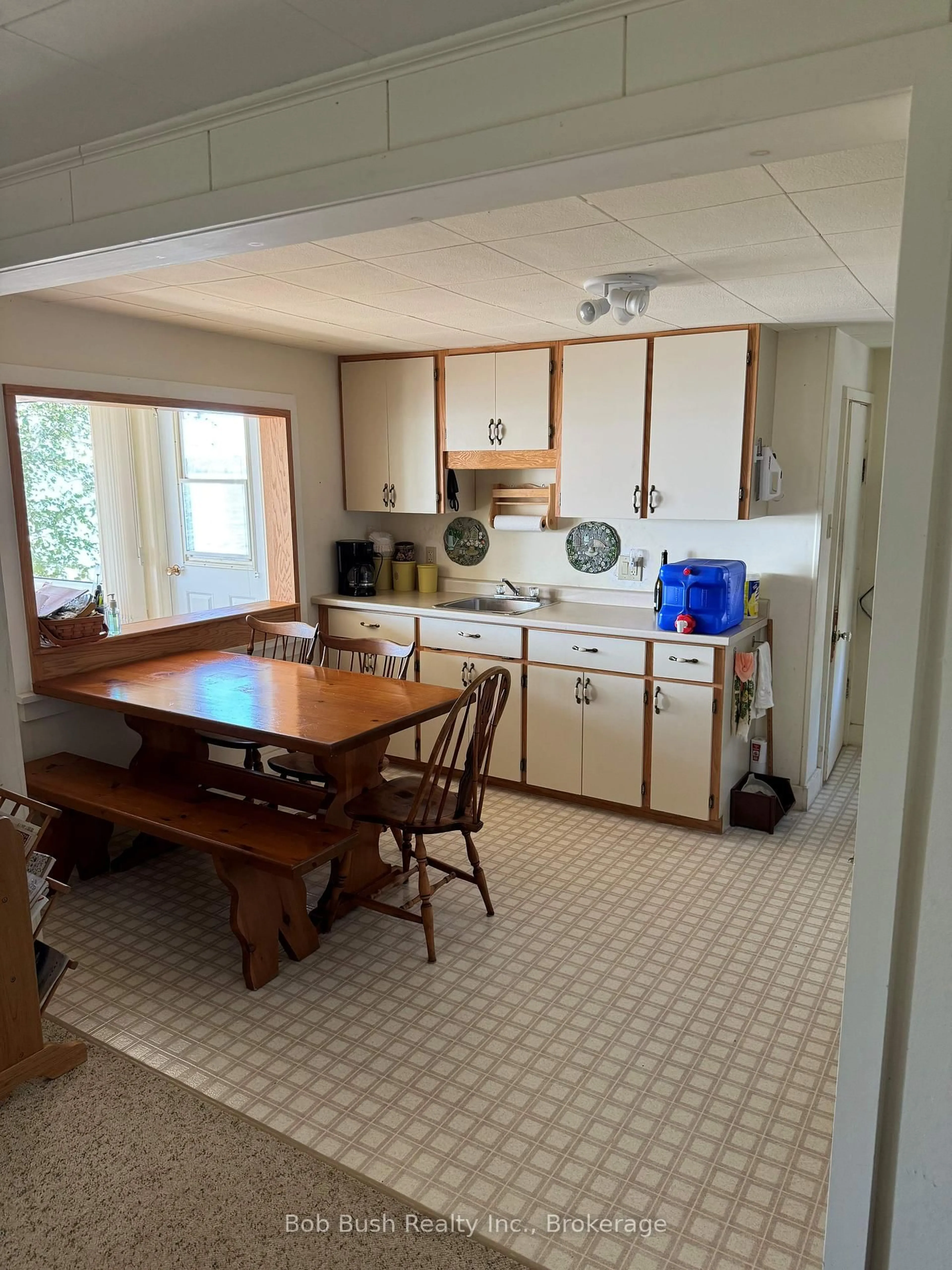 Standard kitchen, unknown for 174A Lansdowne (Cedar Pt St, Callander Ontario P0H 1W0