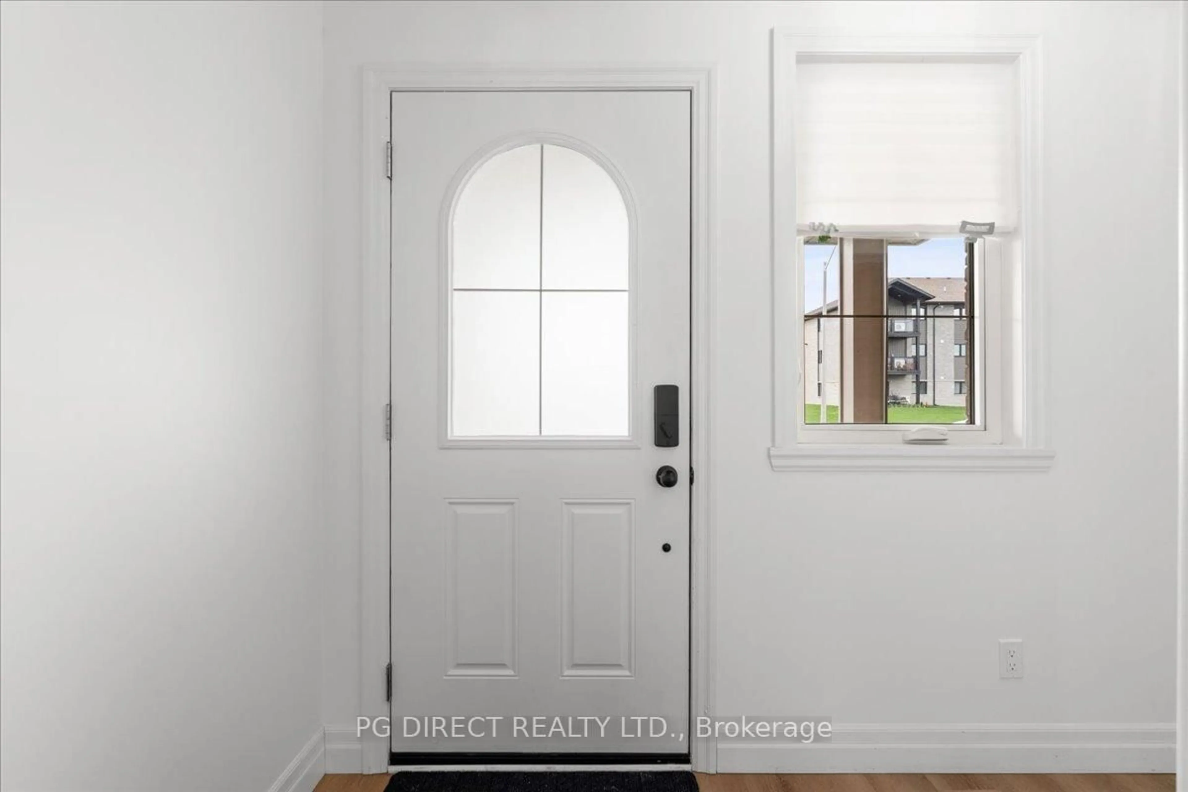 Indoor entryway for 37 Hillside Meadow Dr, Quinte West Ontario K0K 1L0