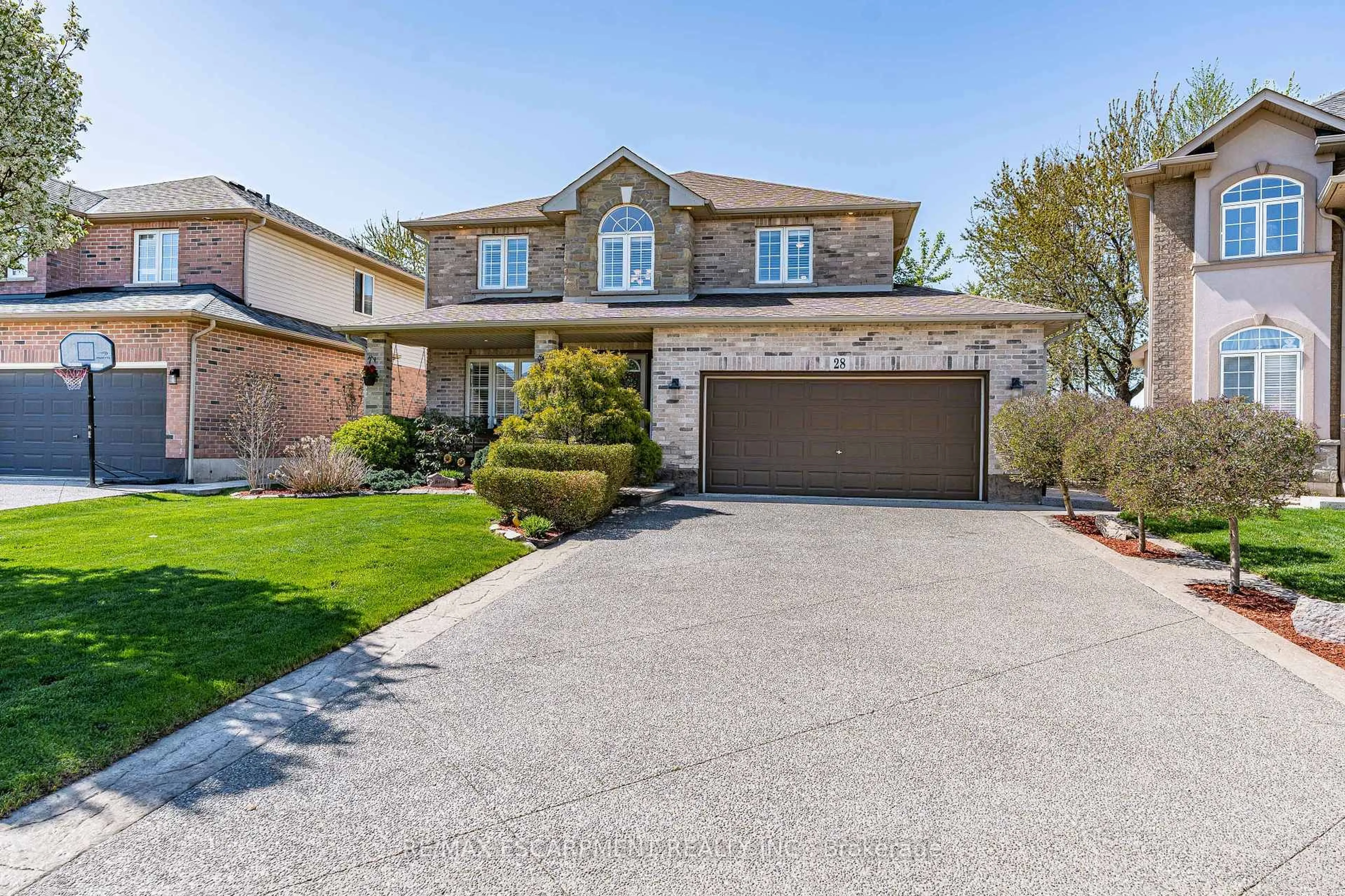 Home with brick exterior material, street for 28 Edgecroft Cres, Hamilton Ontario L8J 3Y6