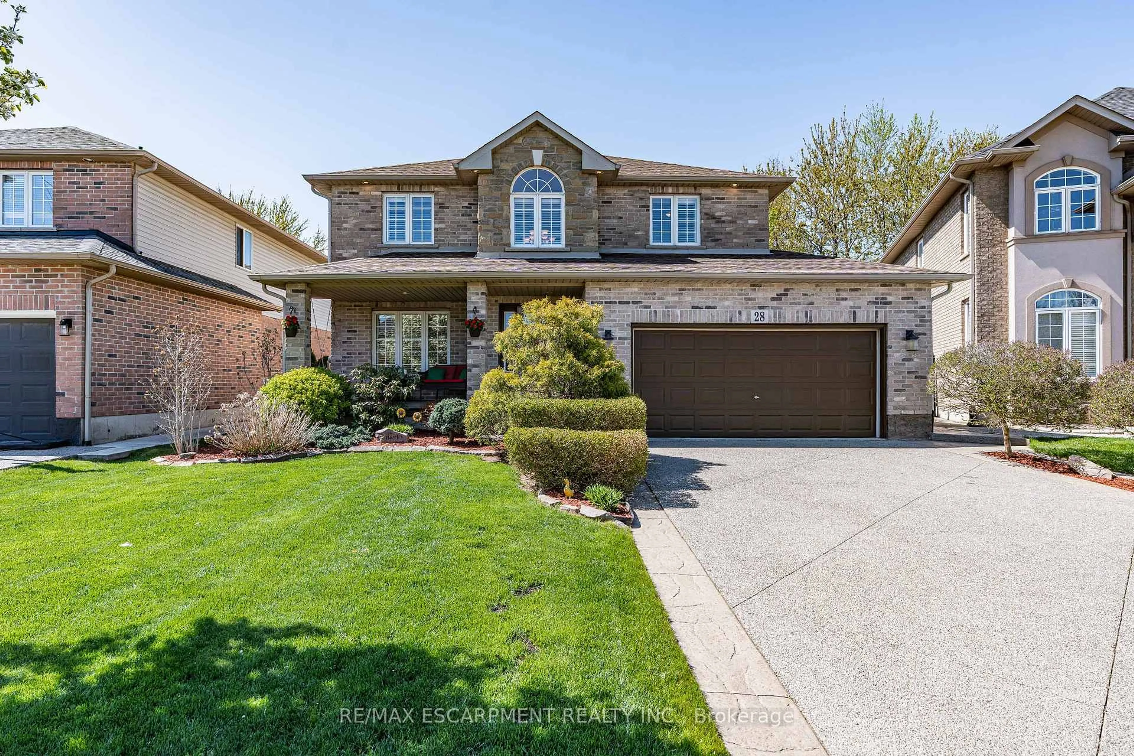 Home with brick exterior material, street for 28 Edgecroft Cres, Hamilton Ontario L8J 3Y6