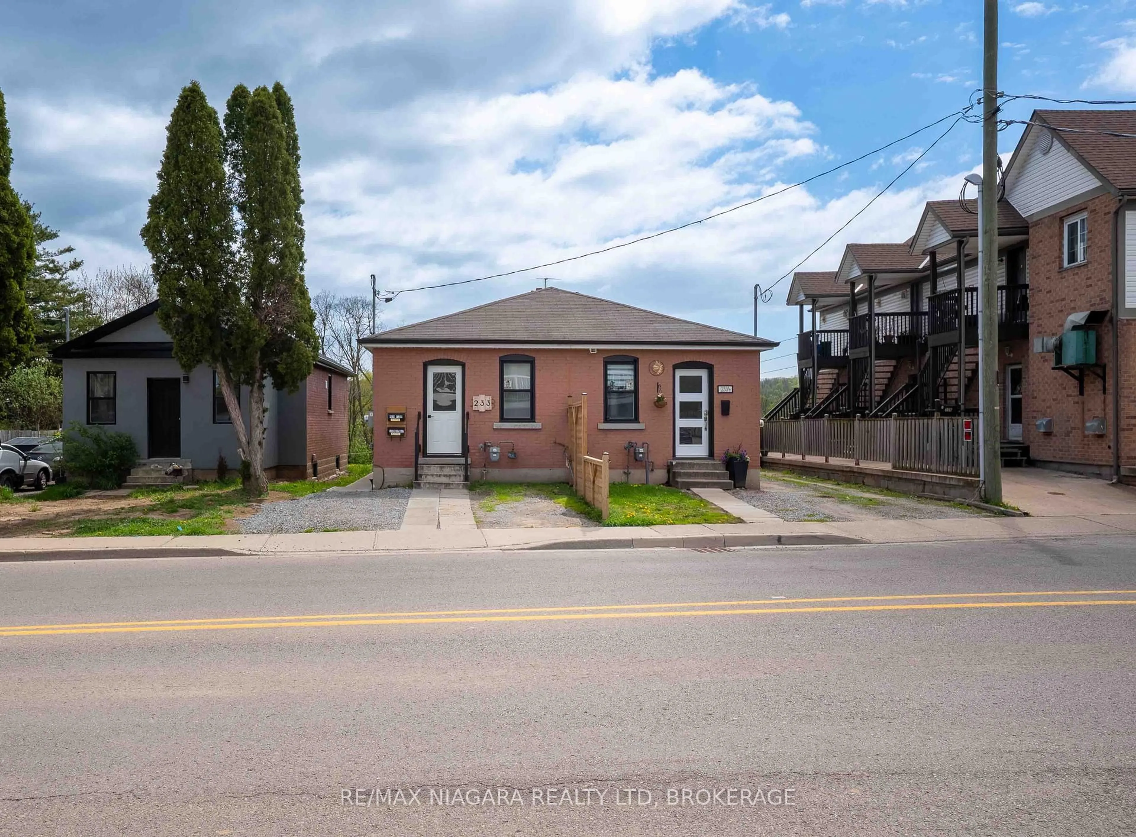 Home with brick exterior material, street for 233 PELHAM Rd, St. Catharines Ontario L2S 1W8