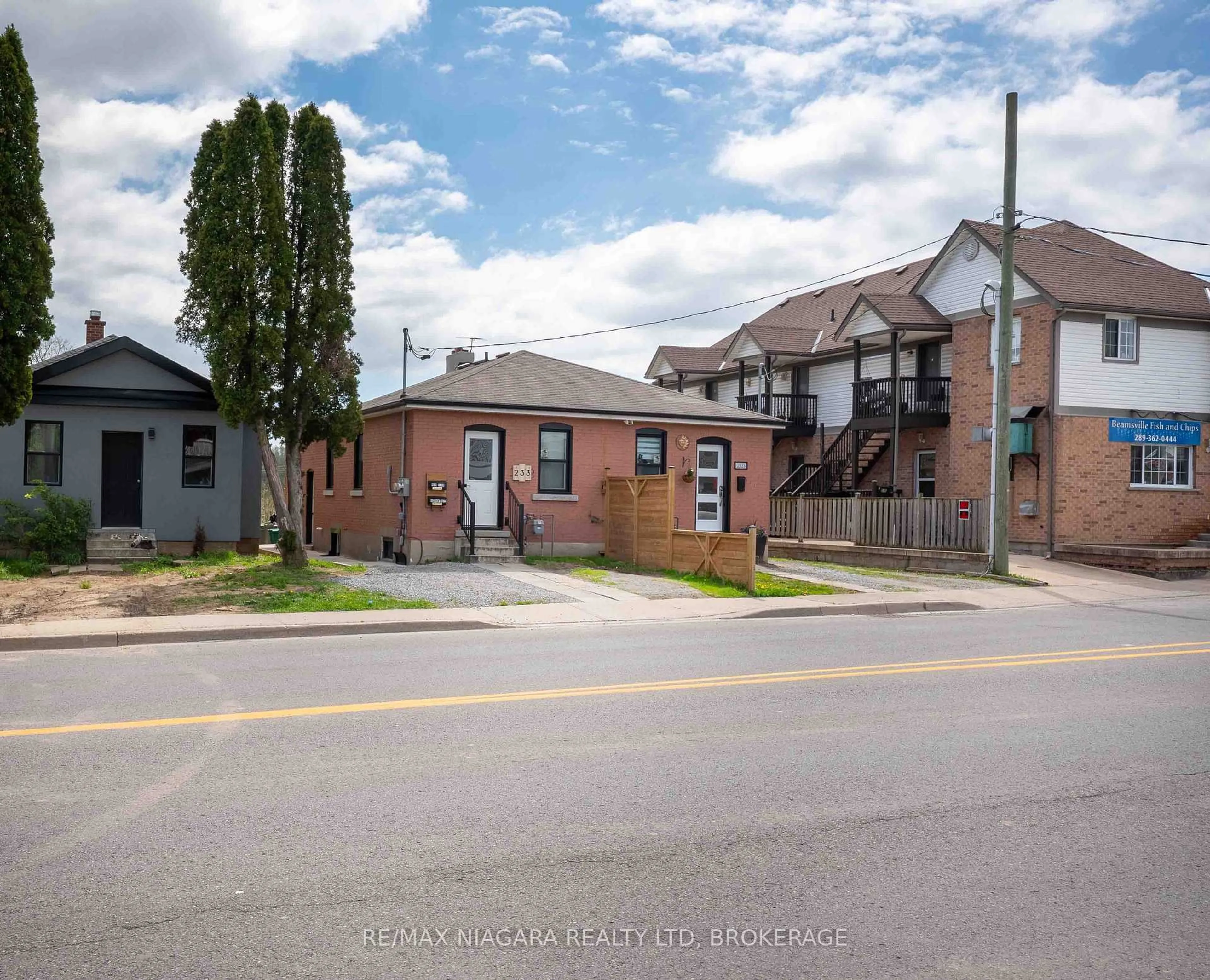 Home with brick exterior material, street for 233 PELHAM Rd, St. Catharines Ontario L2S 1W8