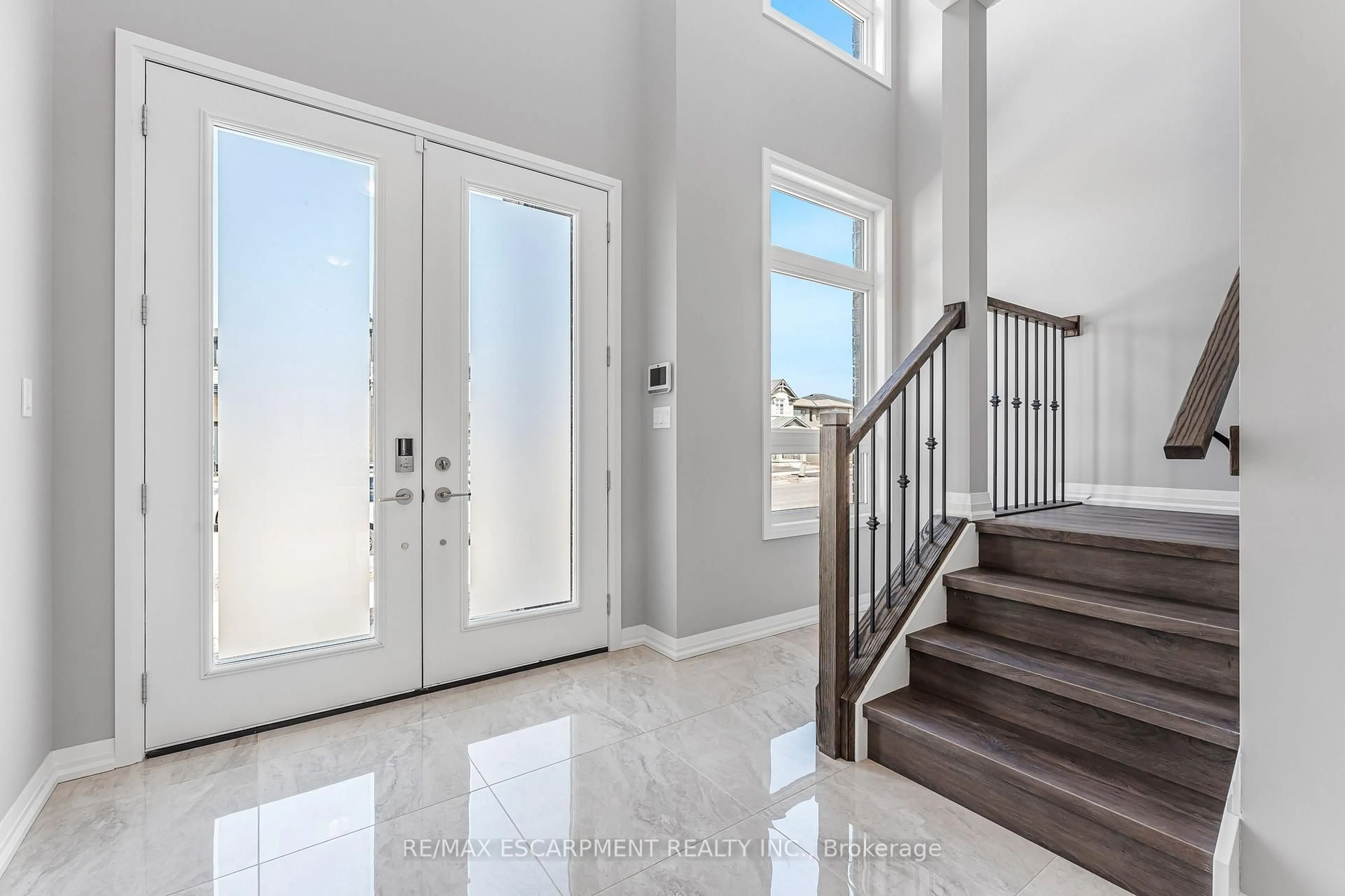 Indoor entryway for 90 ACACIA Rd, Pelham Ontario L0S 1E6