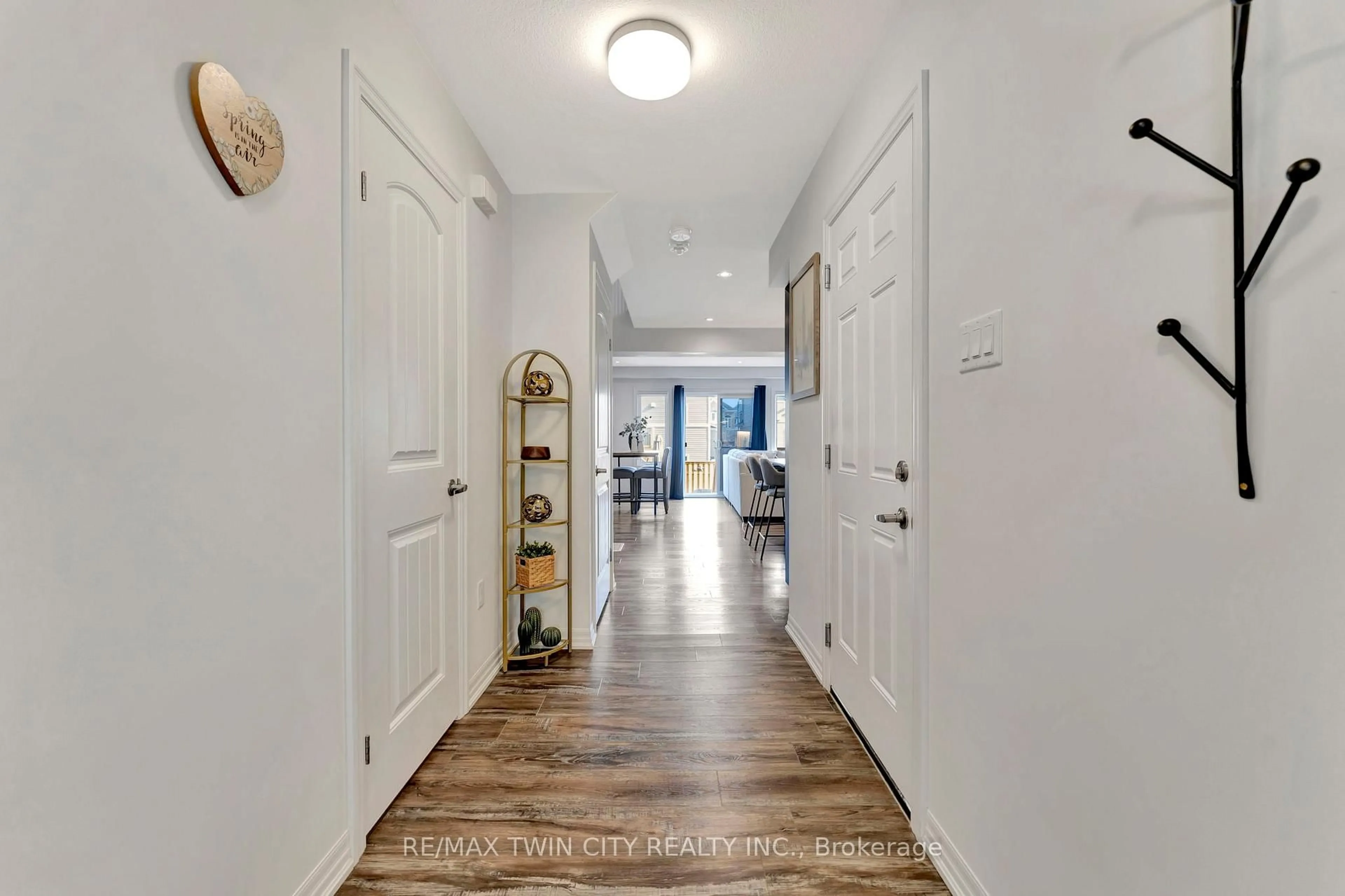 Indoor entryway for 38 Bawcutt Cres, Brant Ontario N3L 0G6