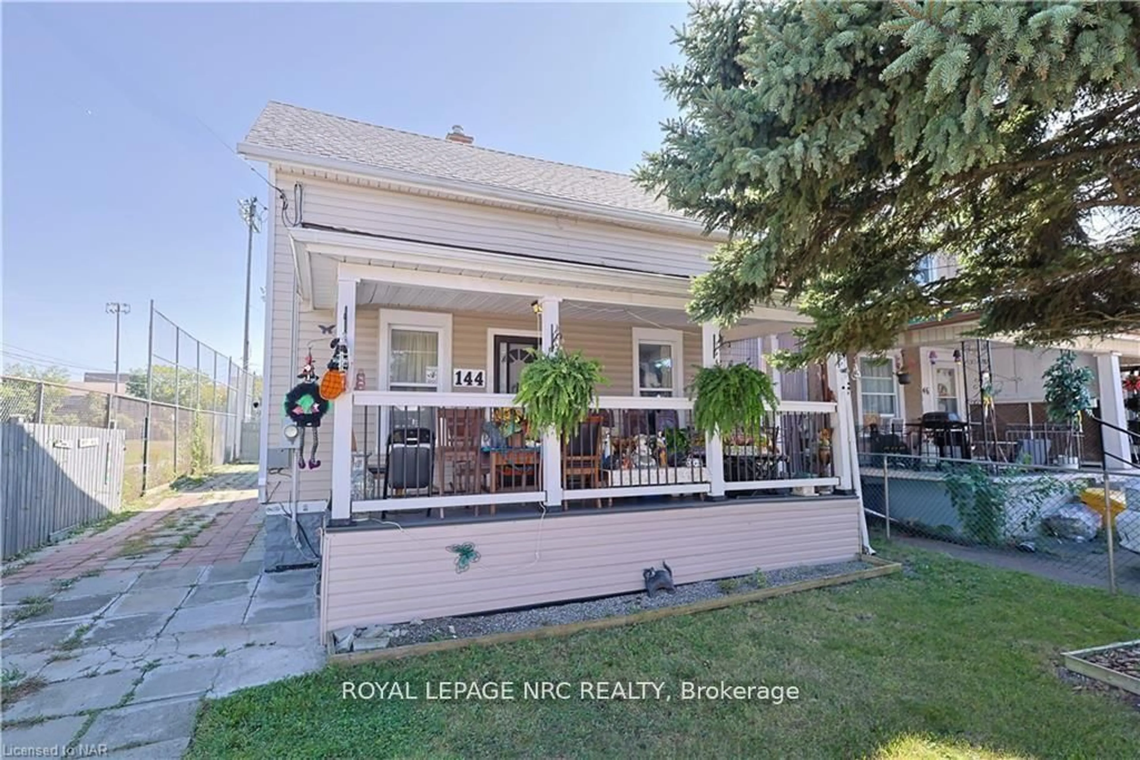 Patio, street for 144 Burgar St #., Welland Ontario L3B 2S8