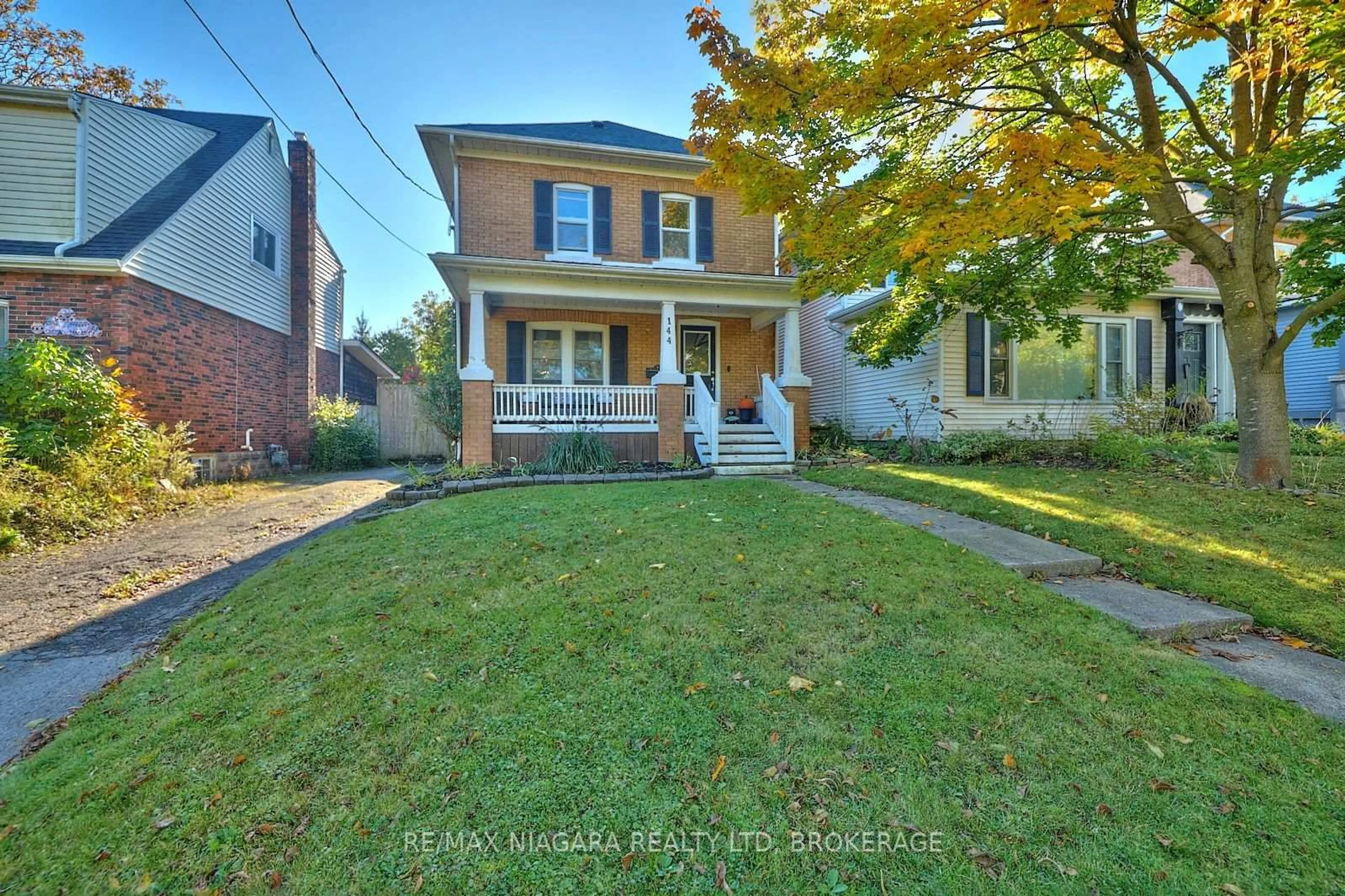 Home with brick exterior material, street for 144 River Rd, Welland Ontario L3B 2R9