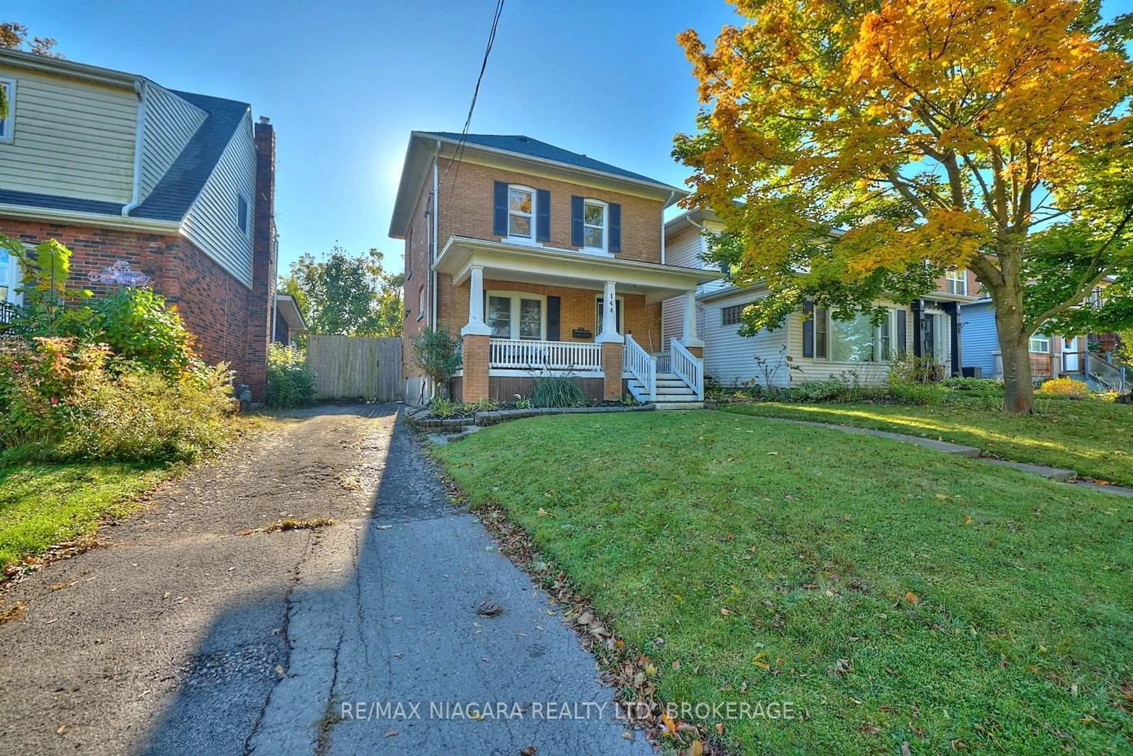 Home with brick exterior material, street for 144 River Rd, Welland Ontario L3B 2R9