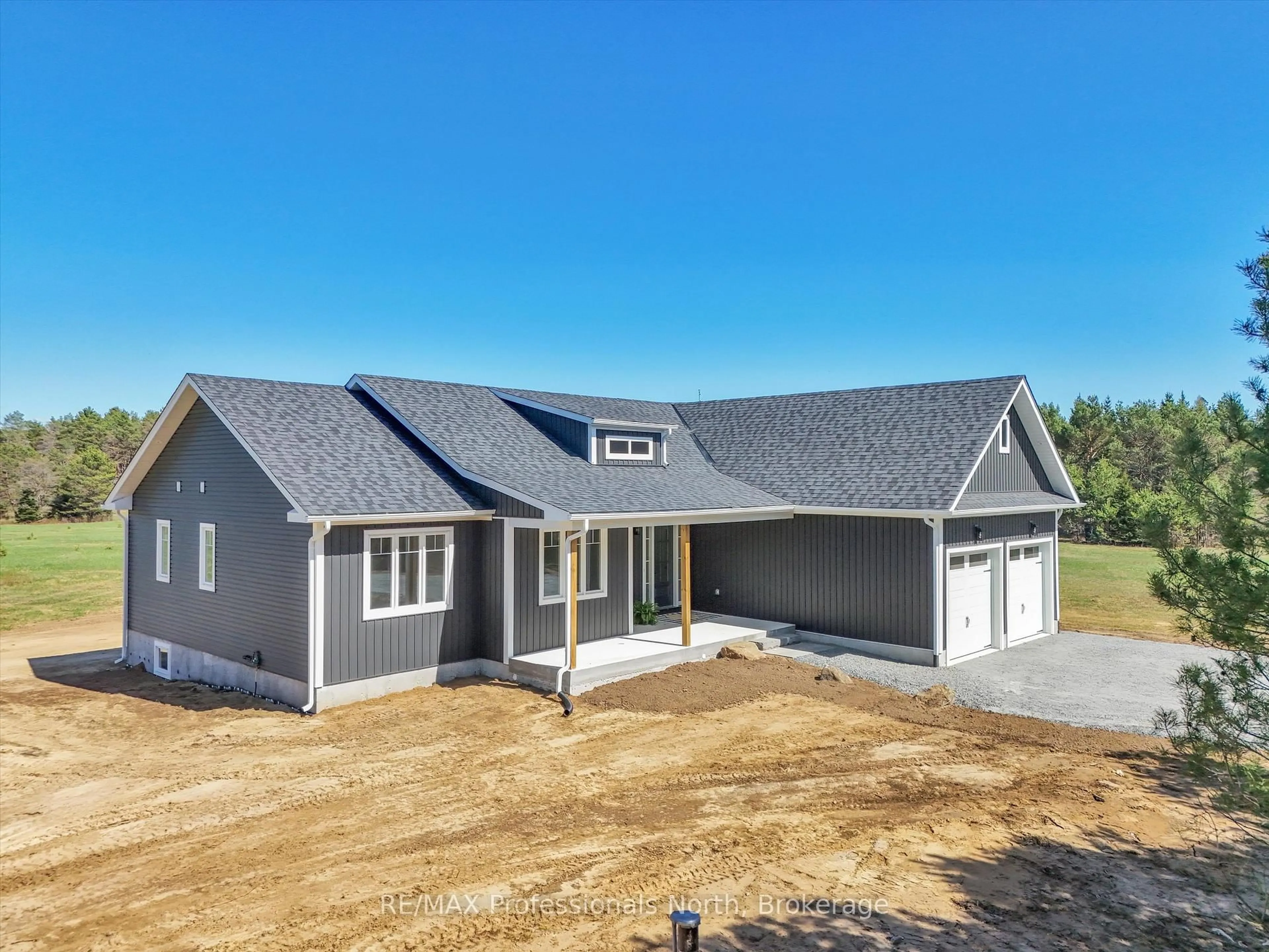Home with vinyl exterior material, unknown for 197 Etwell Rd, Huntsville Ontario P1H 2J2