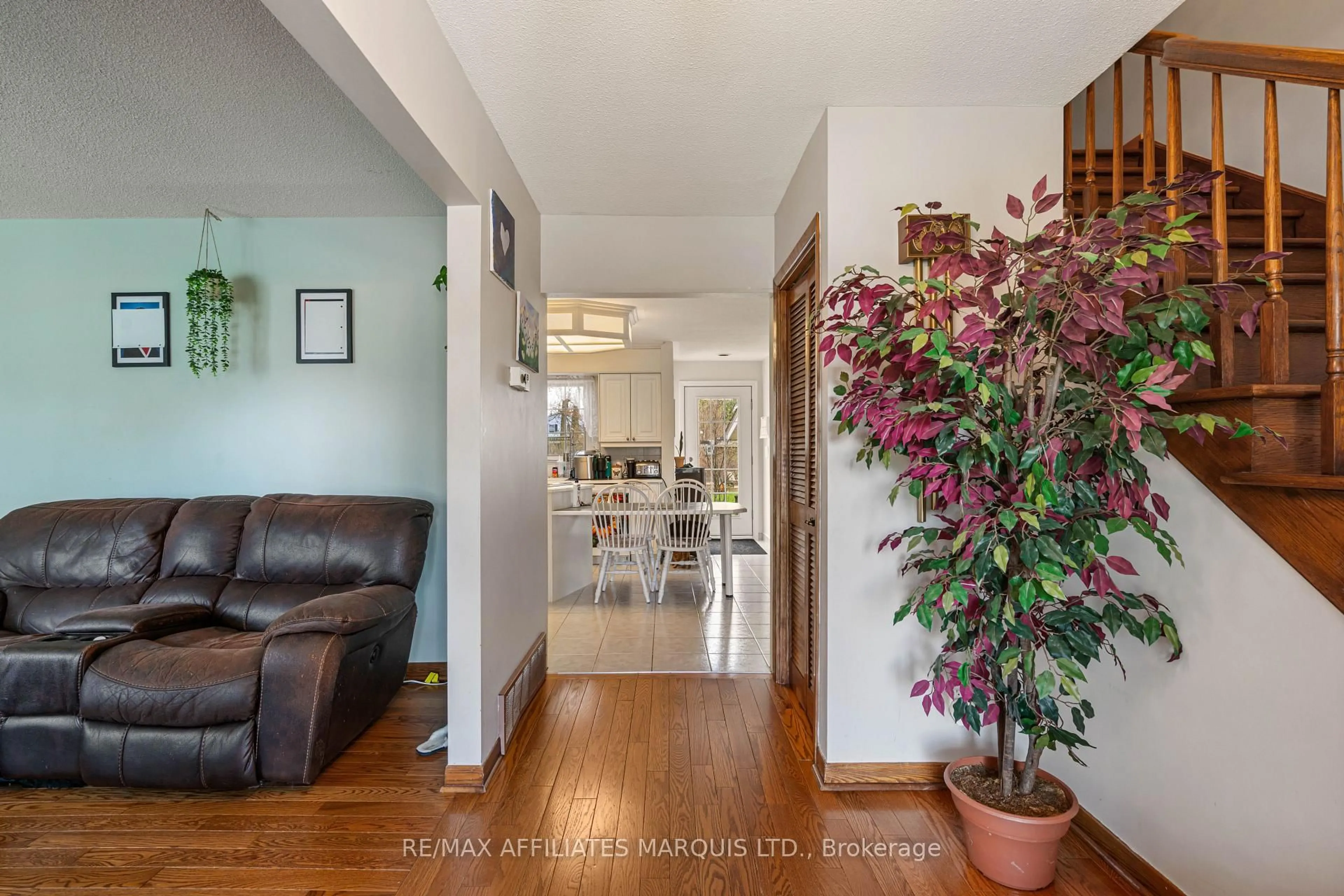Indoor entryway for 1514 Catherine St, Cornwall Ontario K6J 5B8