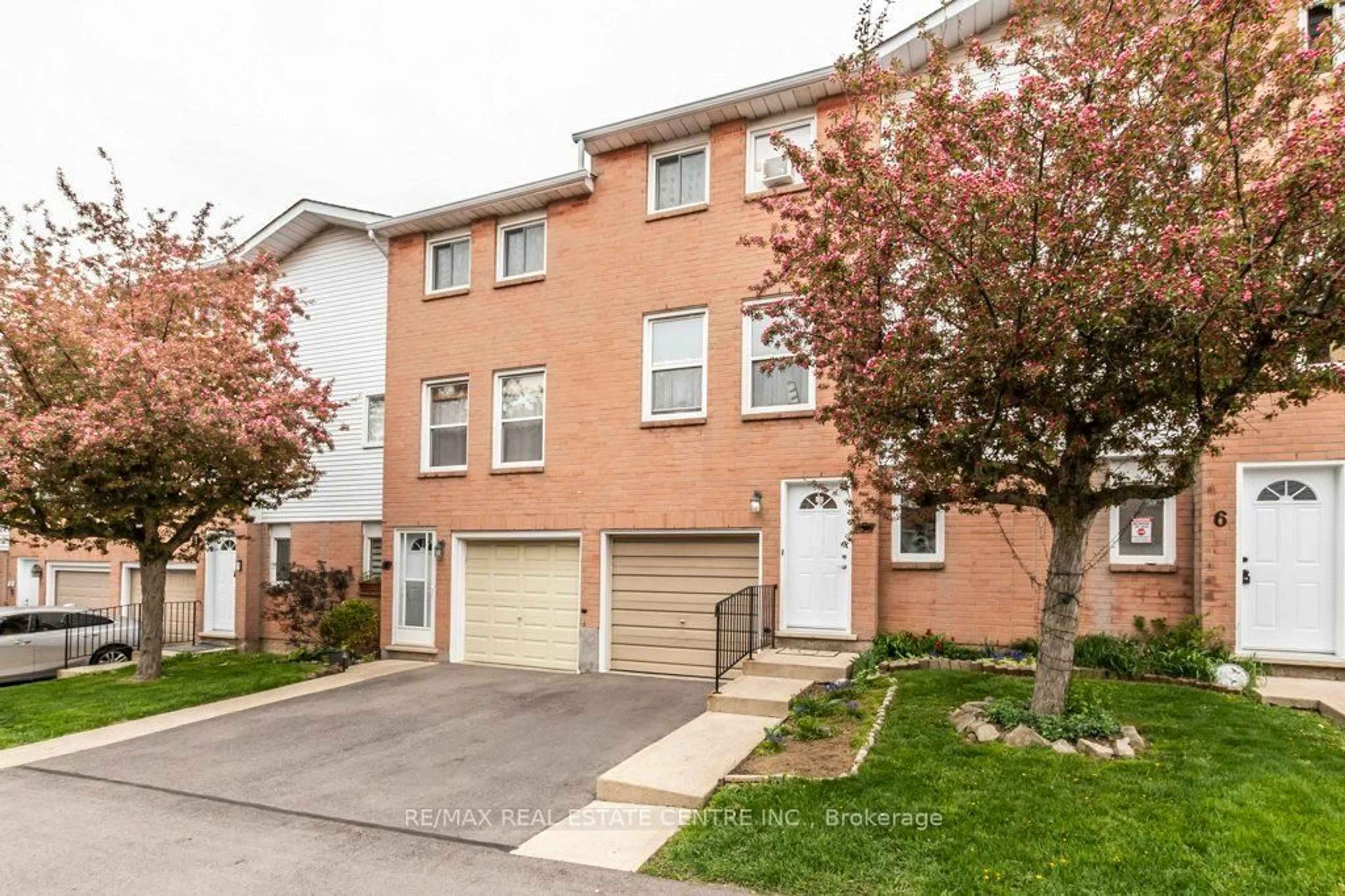 Unknown for 1255 Upper Gage Ave #5, Hamilton Ontario L8W 3C7
