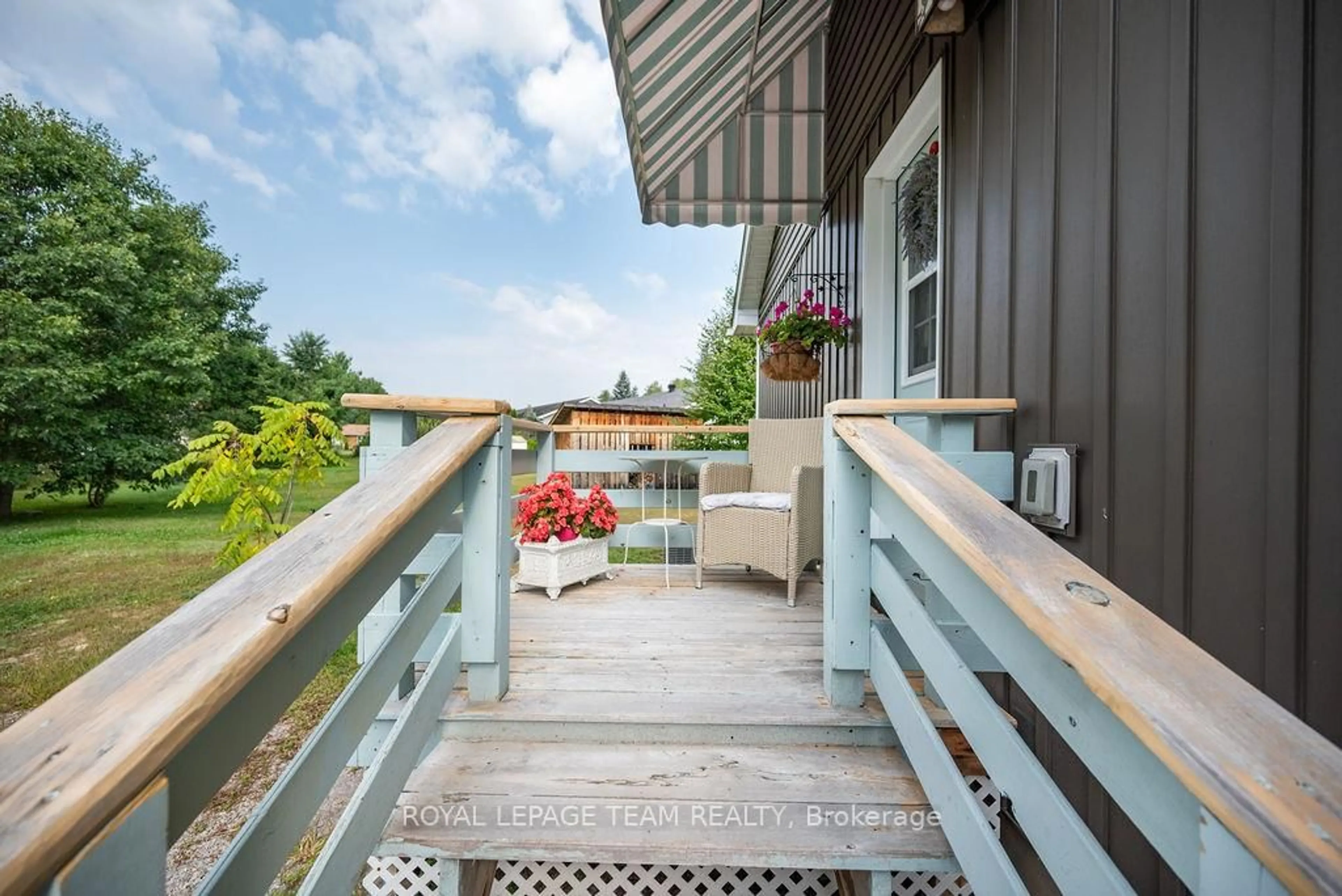 Balcony in the apartment, water/lake/river/ocean view for 33 JACKPINE St, Round Lake Centre Ontario K0J 2J0
