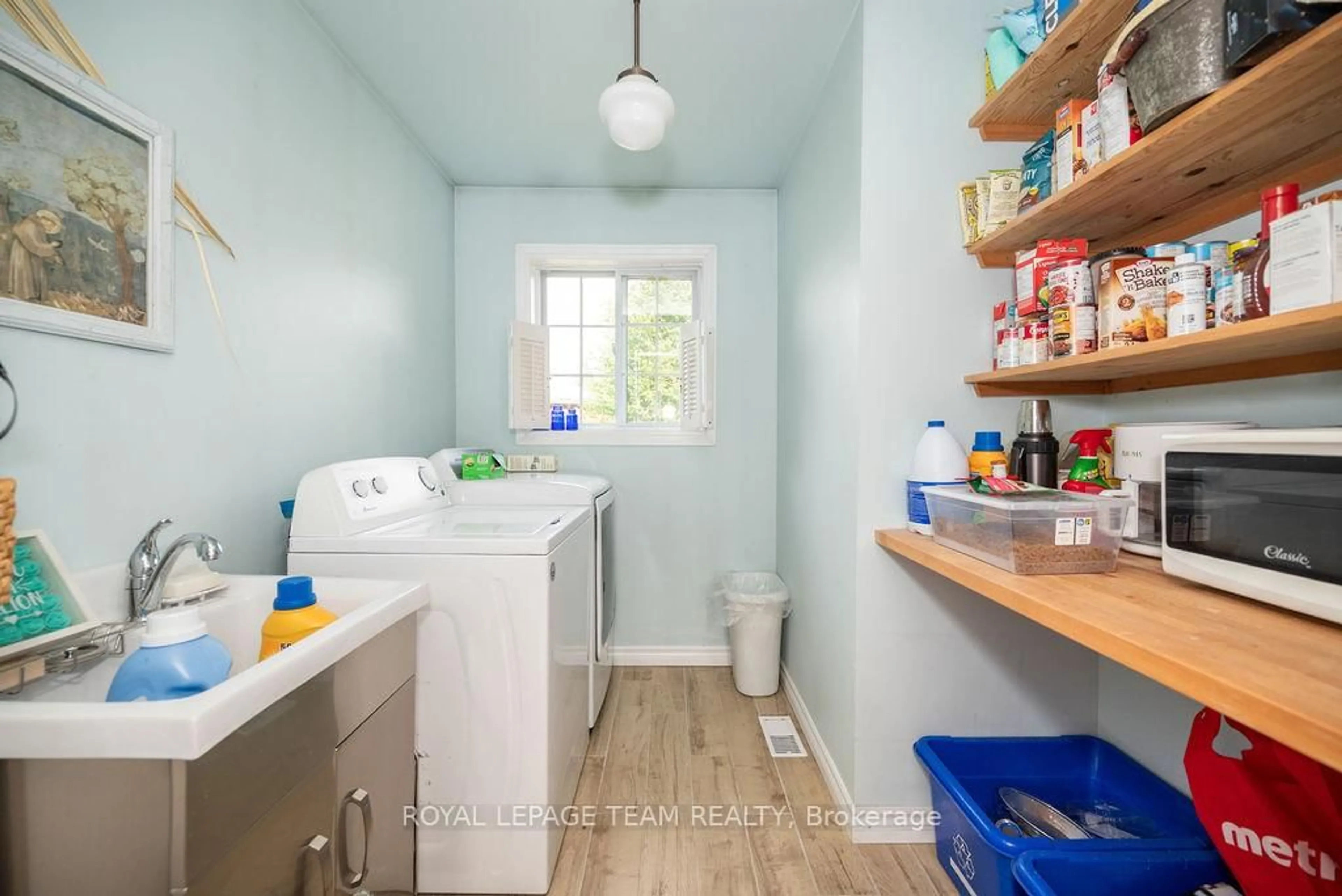 Laundry room for 33 JACKPINE St, Round Lake Centre Ontario K0J 2J0