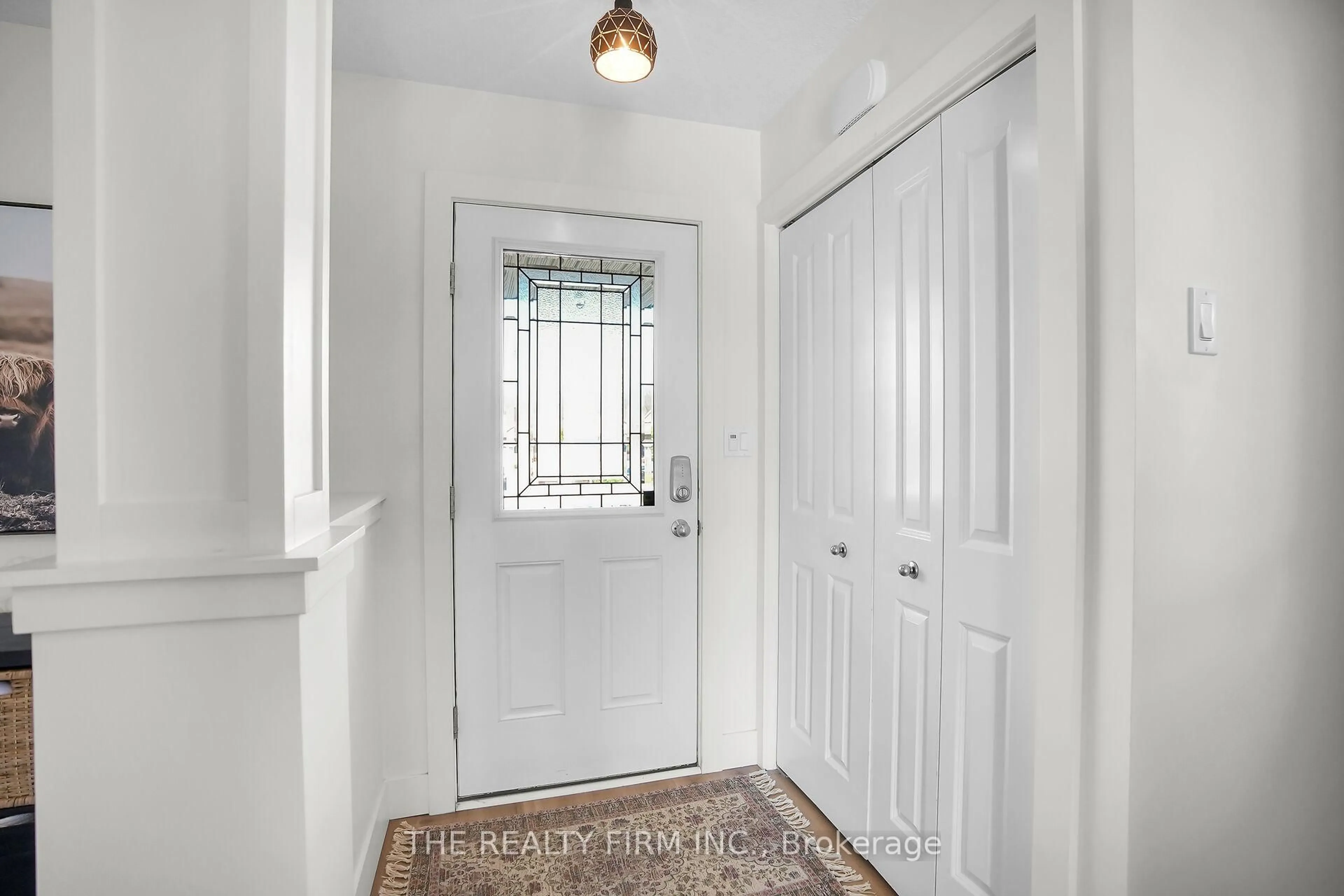 Indoor entryway for 11 Cardinal Crt, St. Thomas Ontario N5P 0C5