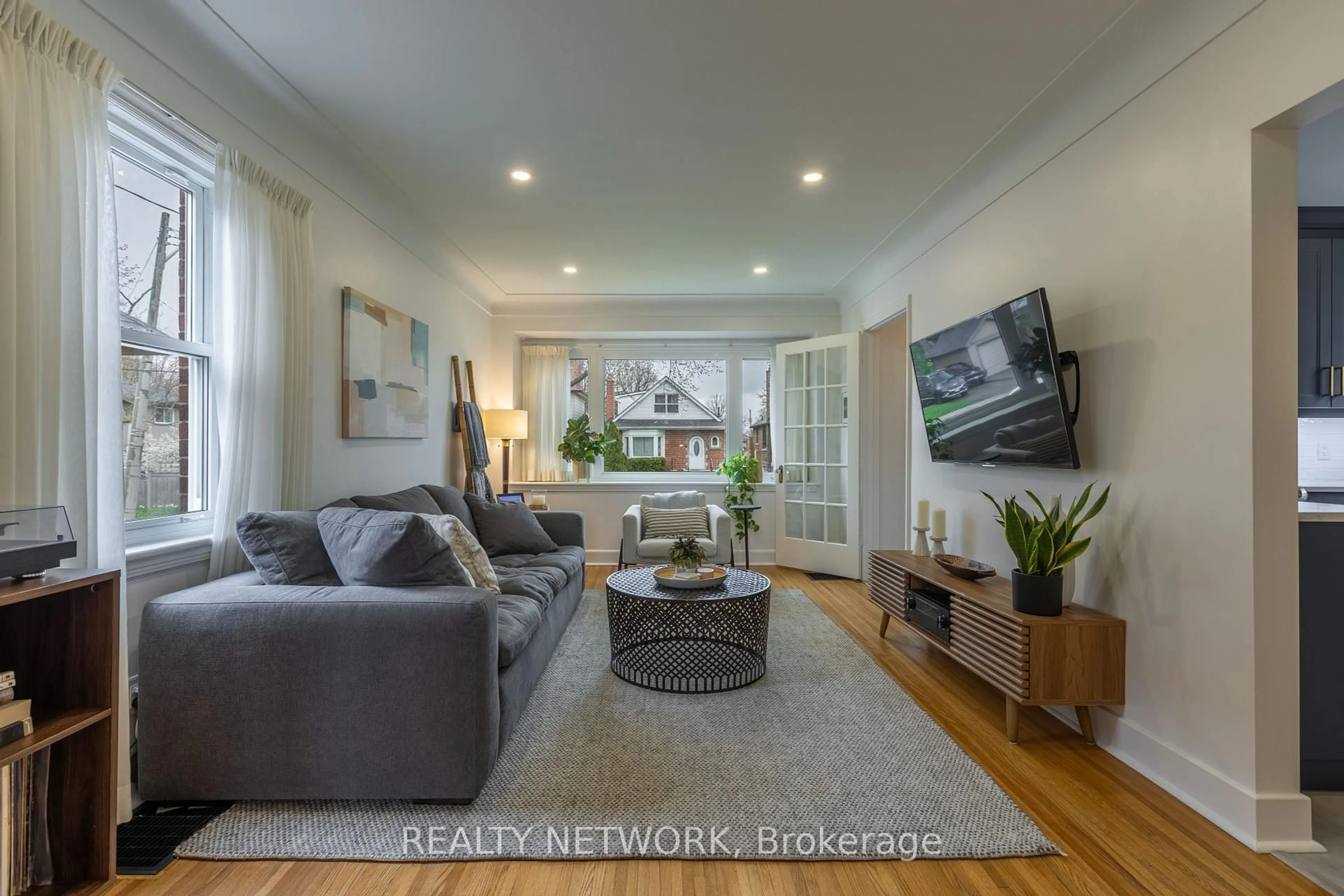 Living room with furniture, unknown for 16 Millen Ave, Hamilton Ontario L9A 2T4