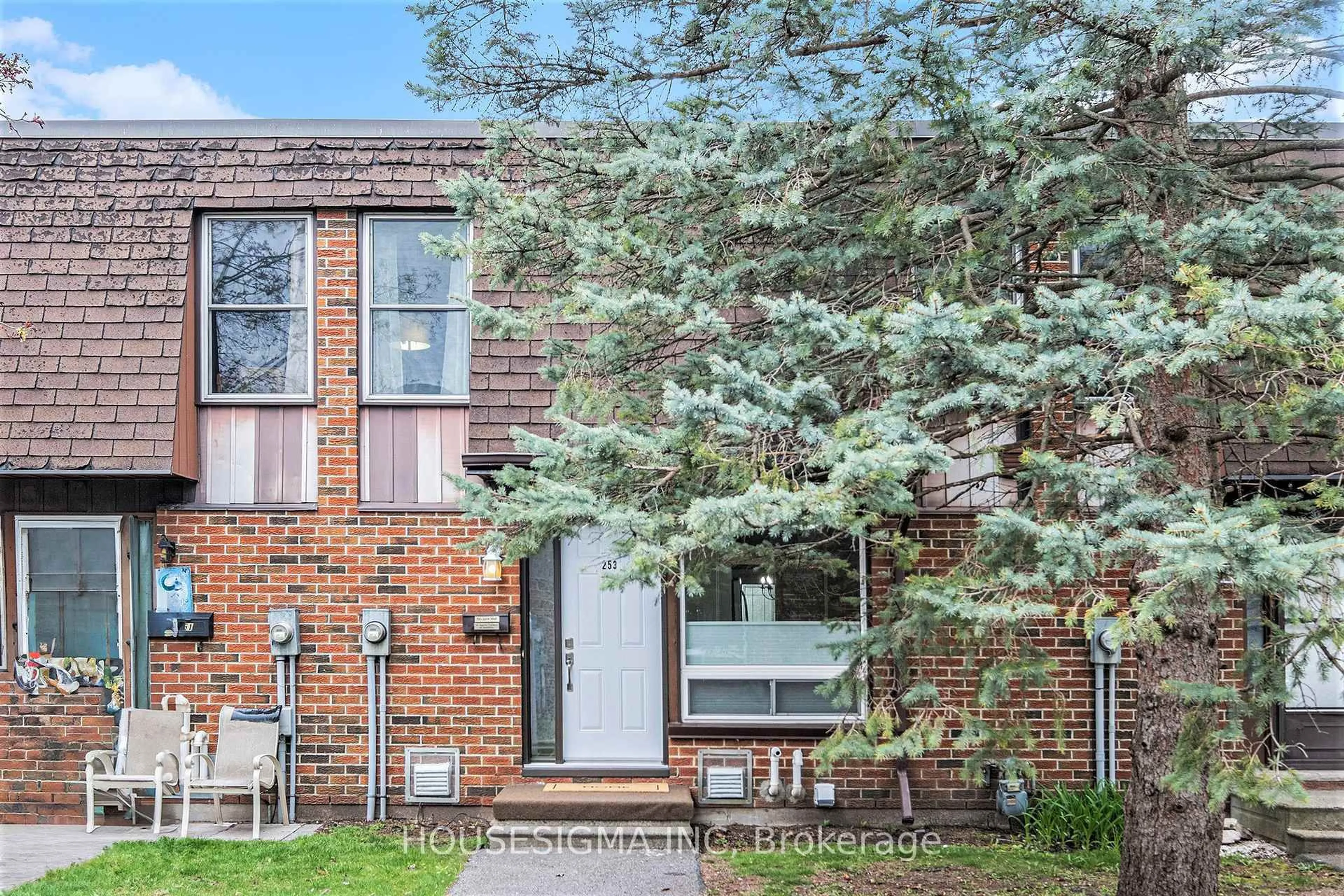 Home with brick exterior material, street for 2270 Cotters Cres #253, Ottawa Ontario K1V 8Y6