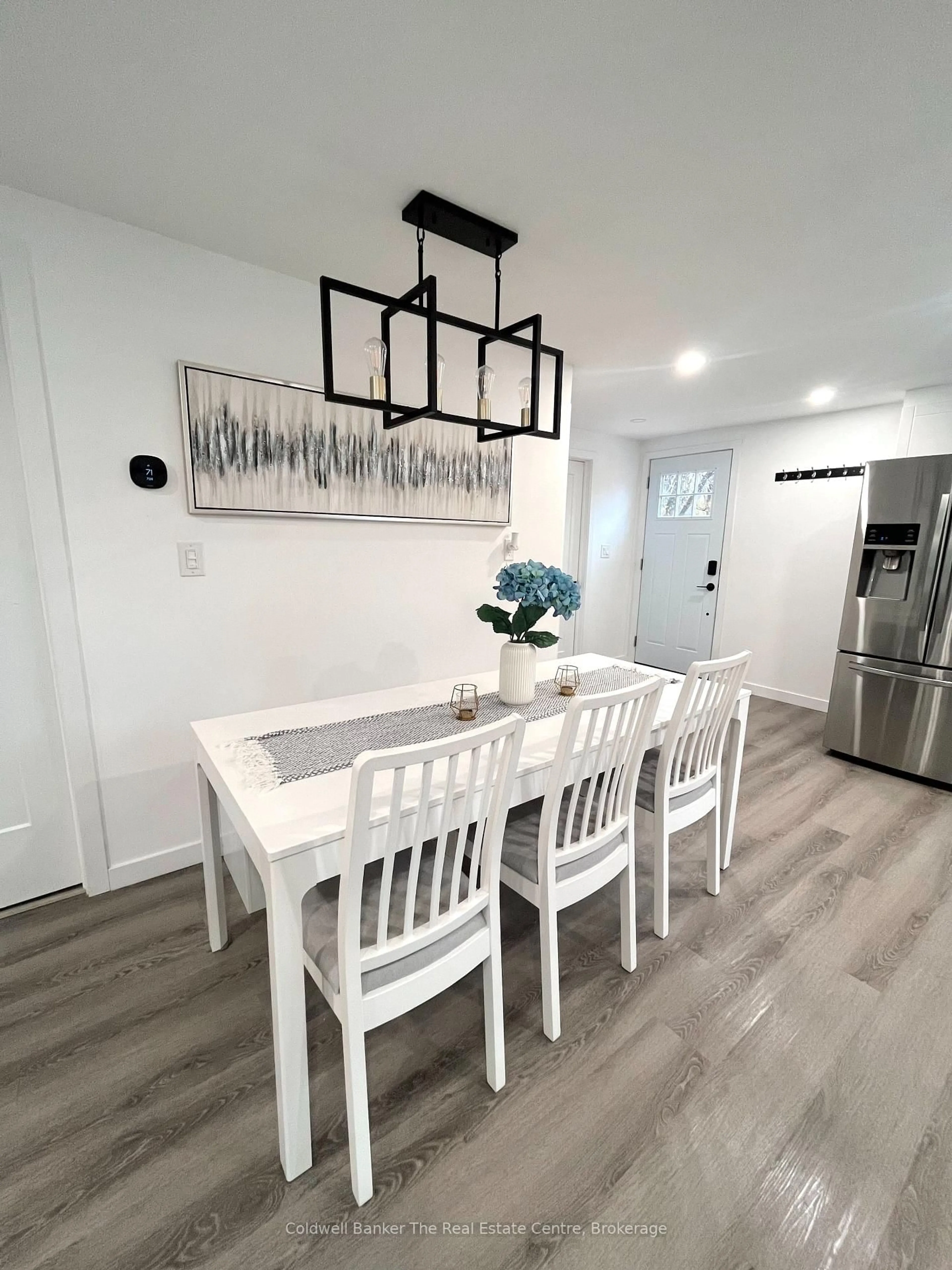 Dining room, wood/laminate floor for 210 Jones Rd, Gravenhurst Ontario P1P 1M8