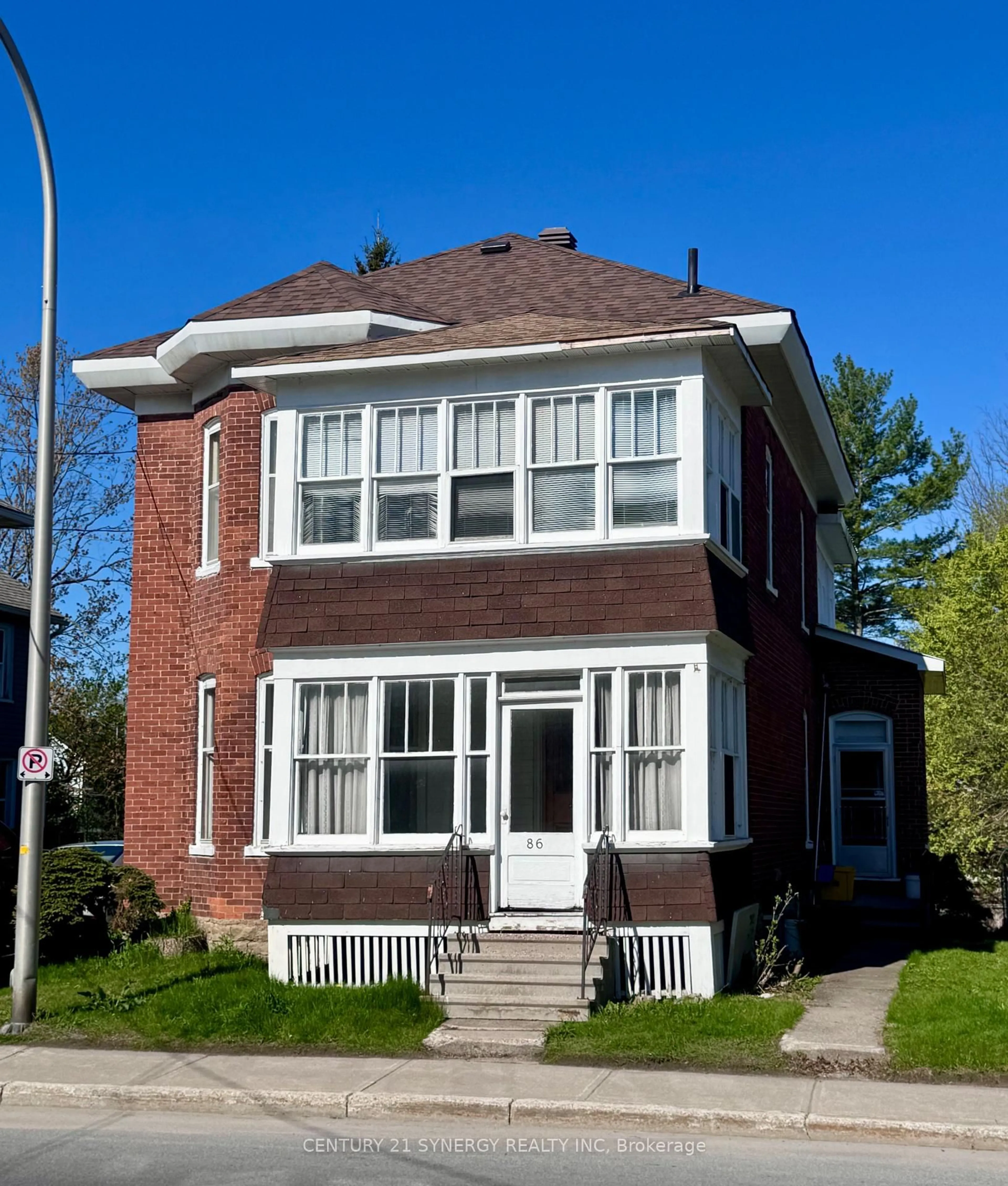 Home with brick exterior material, building for 86 Brockville St, Smiths Falls Ontario K7A 3Y2