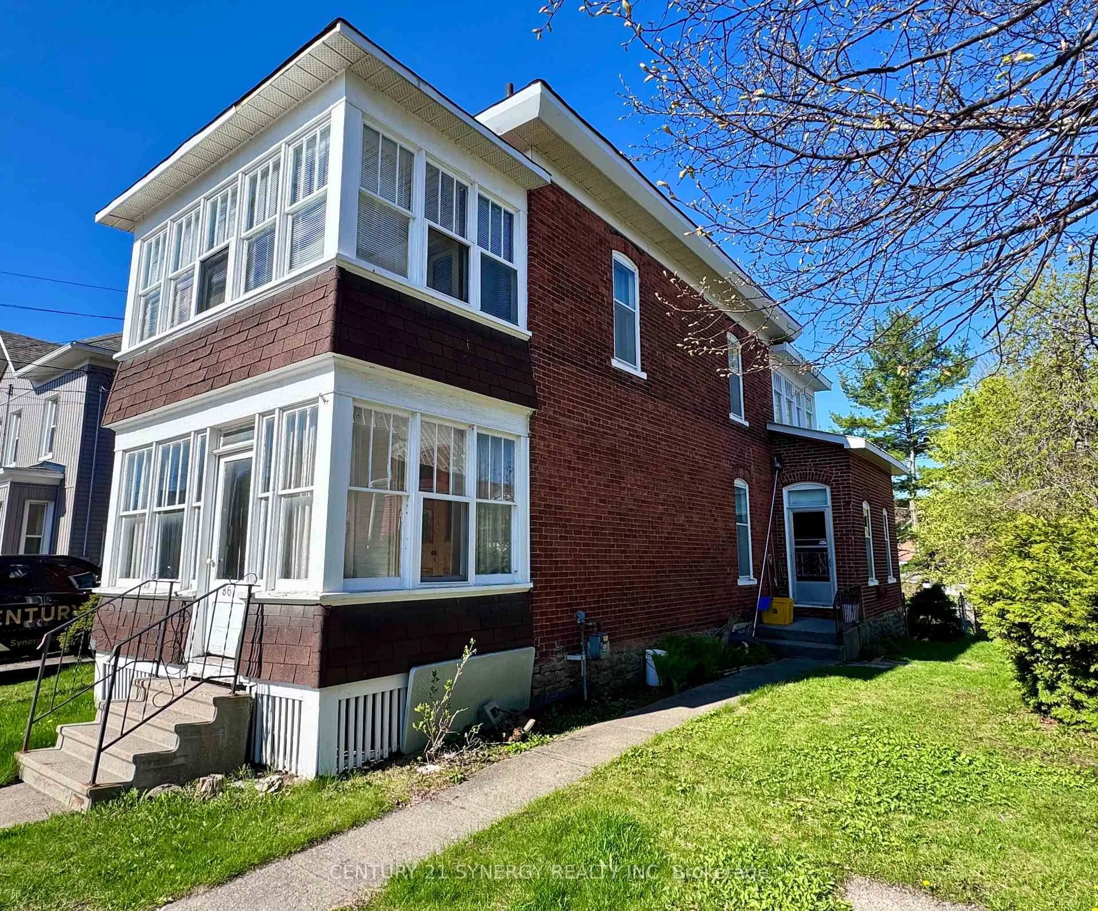 Home with brick exterior material, street for 86 Brockville St, Smiths Falls Ontario K7A 3Y2