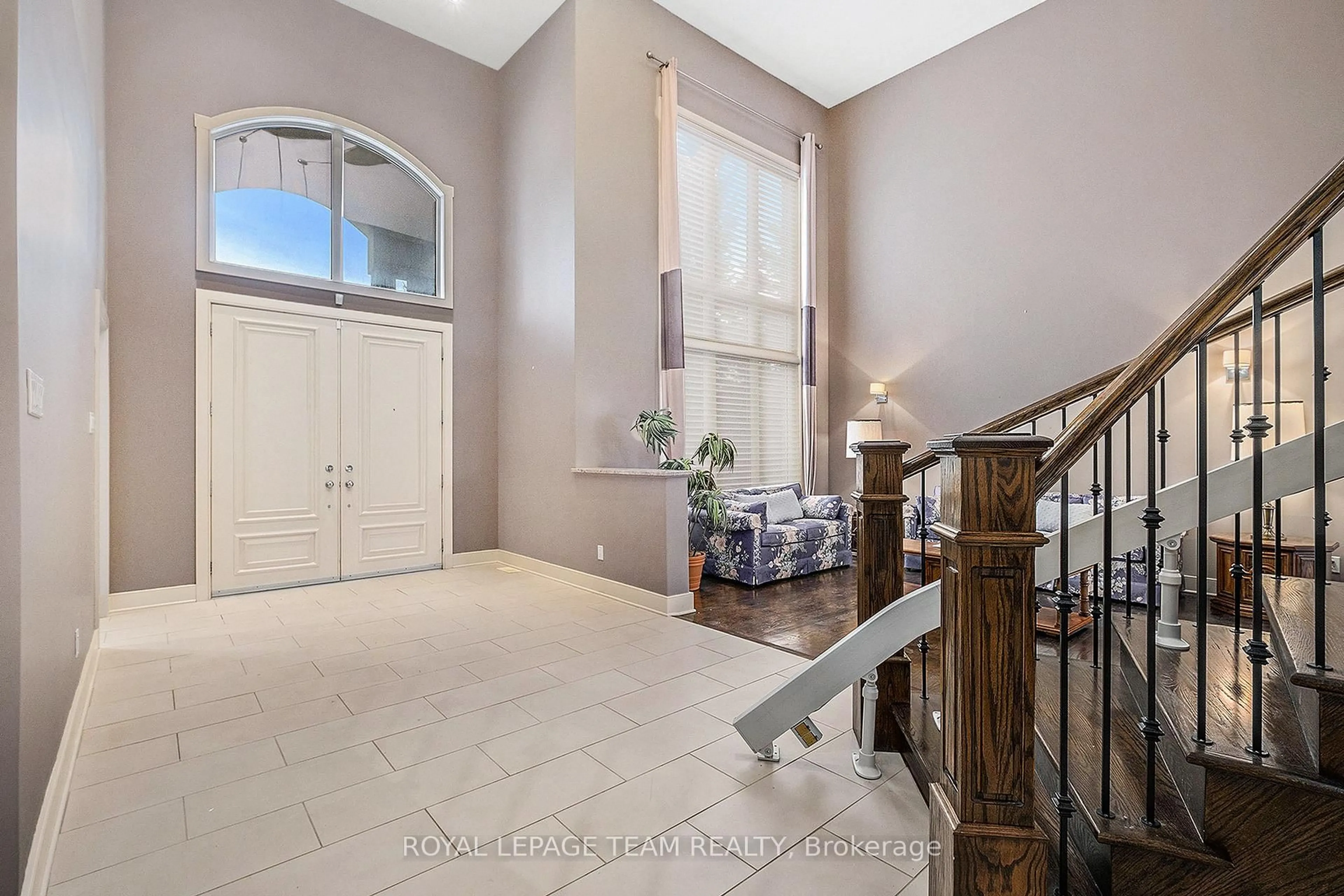 Indoor entryway for 5386 Mansel Cres, Ottawa Ontario K4M 1L3