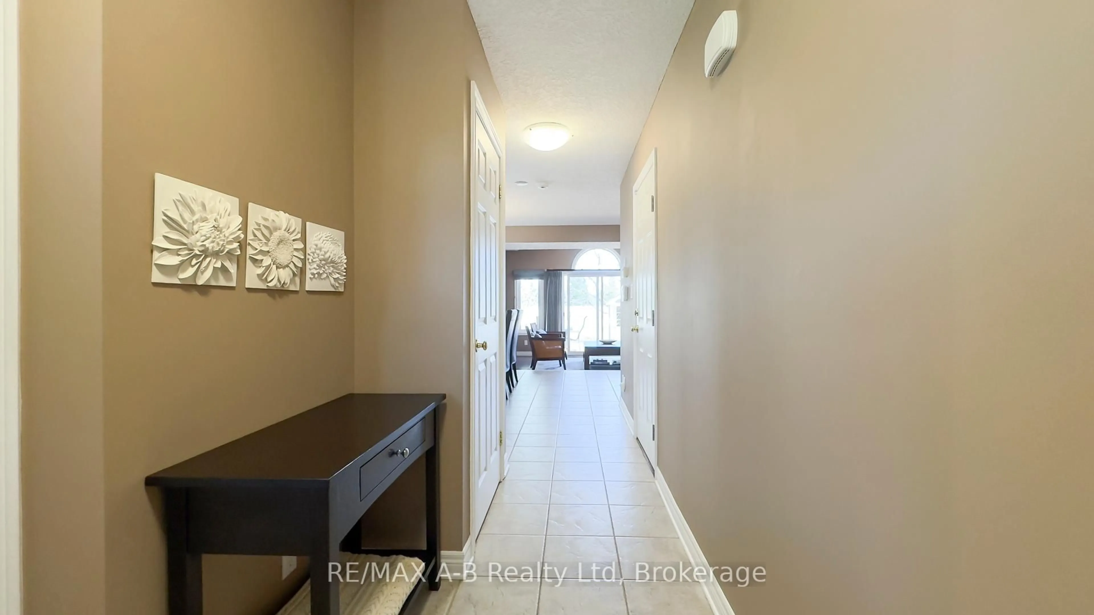 Indoor foyer for 79 Hyde Rd, Stratford Ontario N5A 7Z3