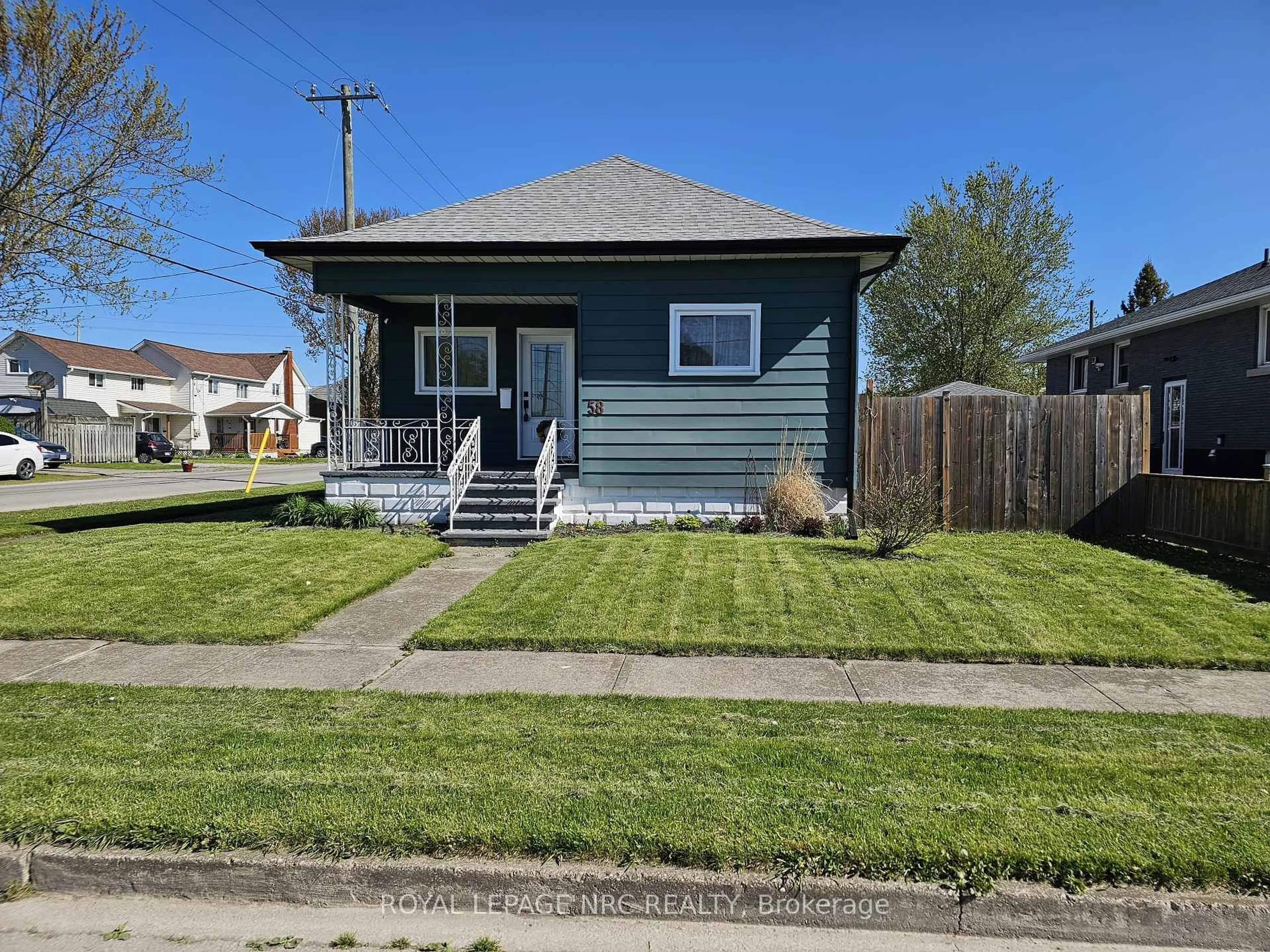 Home with vinyl exterior material, street for 58 Christmas St, Port Colborne Ontario L3K 1M5