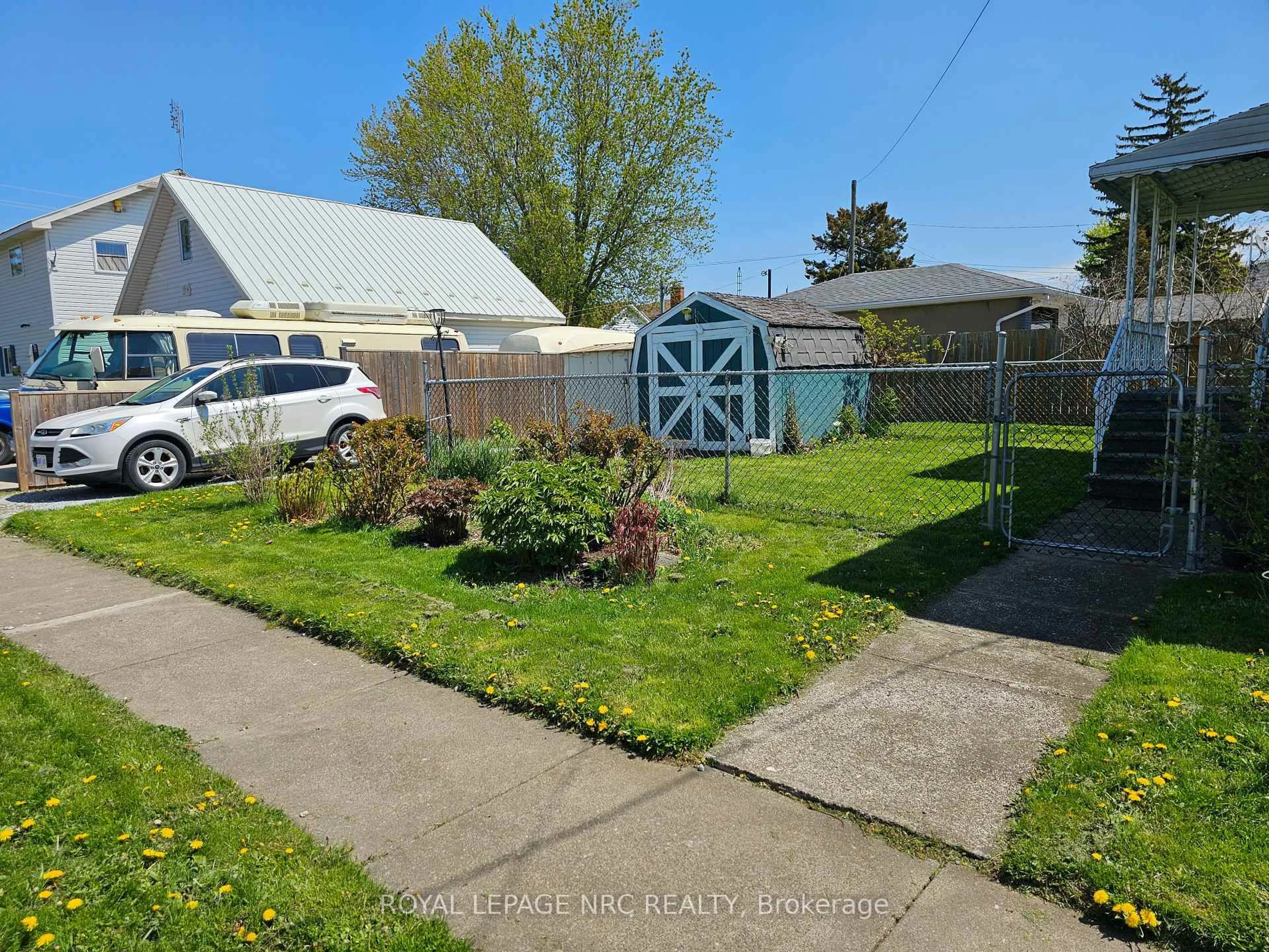 A pic from outside/outdoor area/front of a property/back of a property/a pic from drone, street for 58 Christmas St, Port Colborne Ontario L3K 1M5