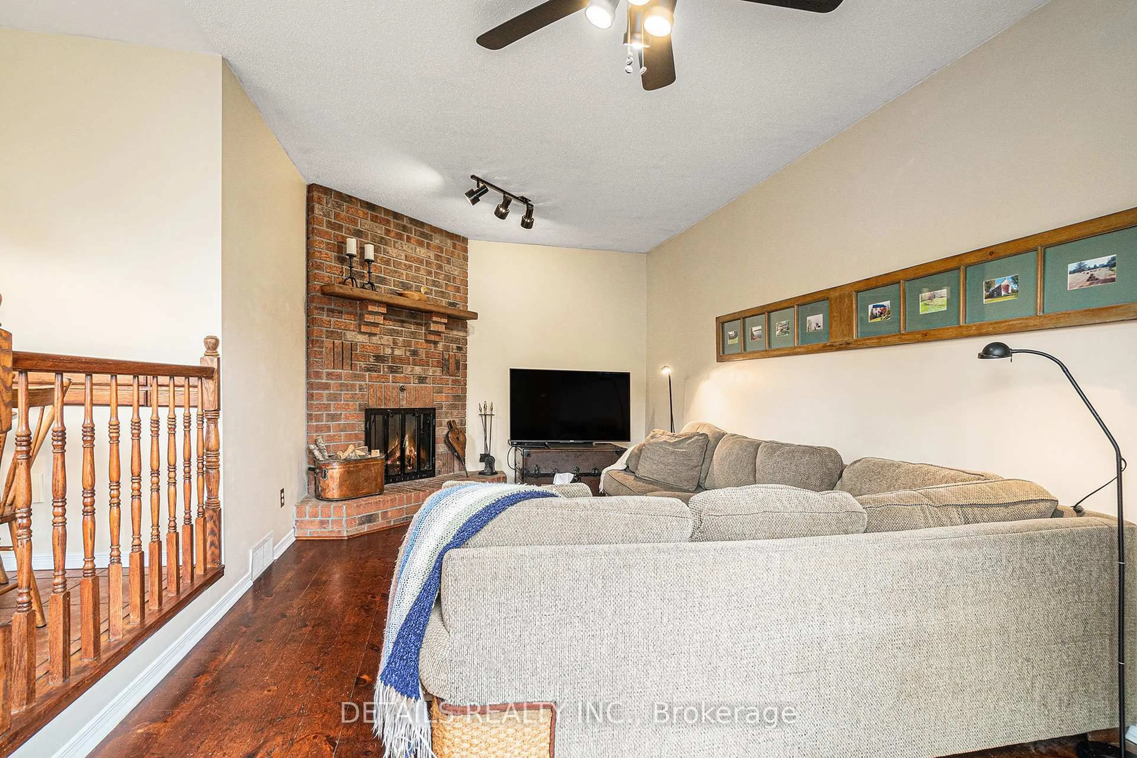 Living room with furniture, unknown for 221 Macdougall St, Russell Ontario K4R 1A5