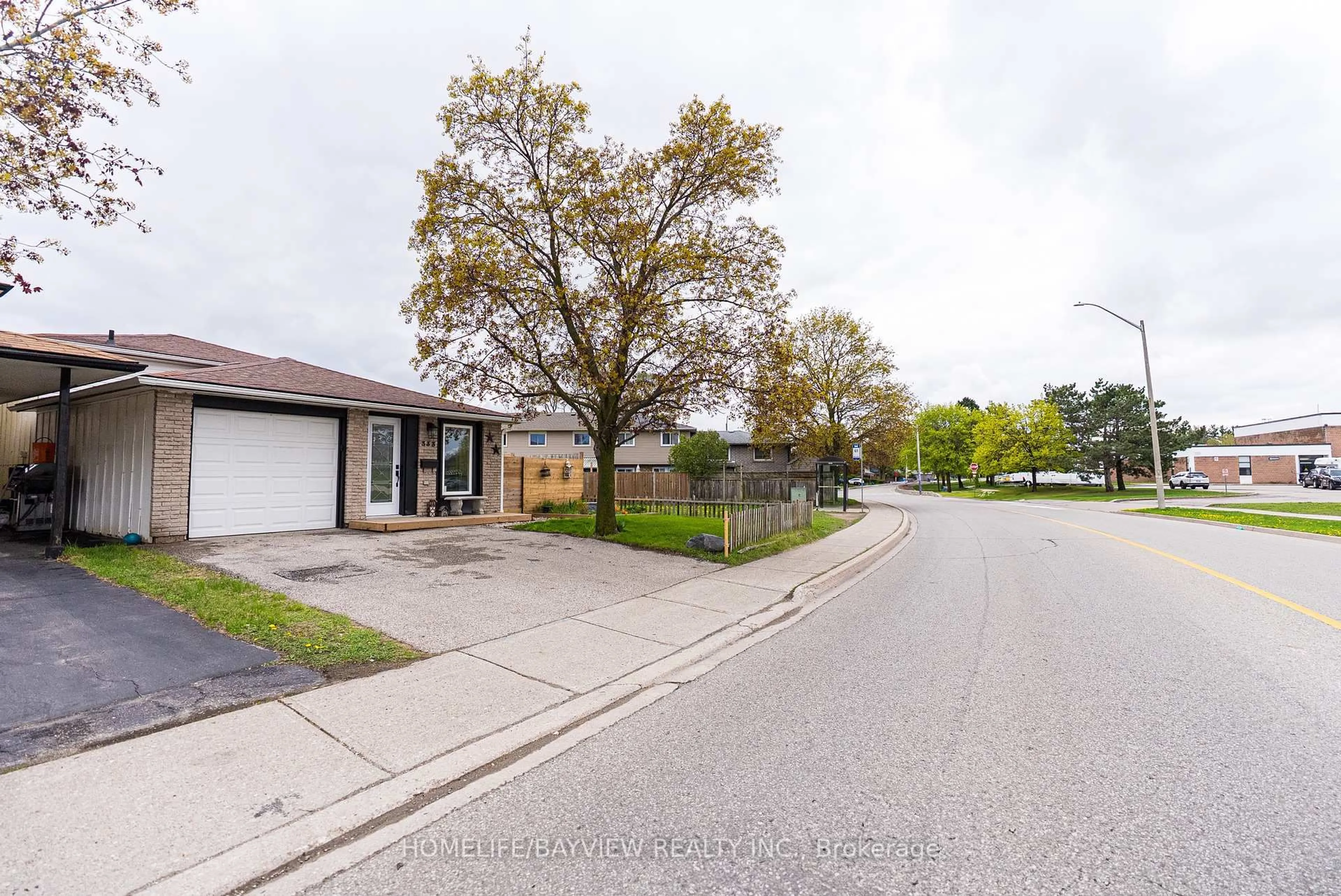 A pic from outside/outdoor area/front of a property/back of a property/a pic from drone, street for 333 Preston Pkwy, Cambridge Ontario N3H 4Z4