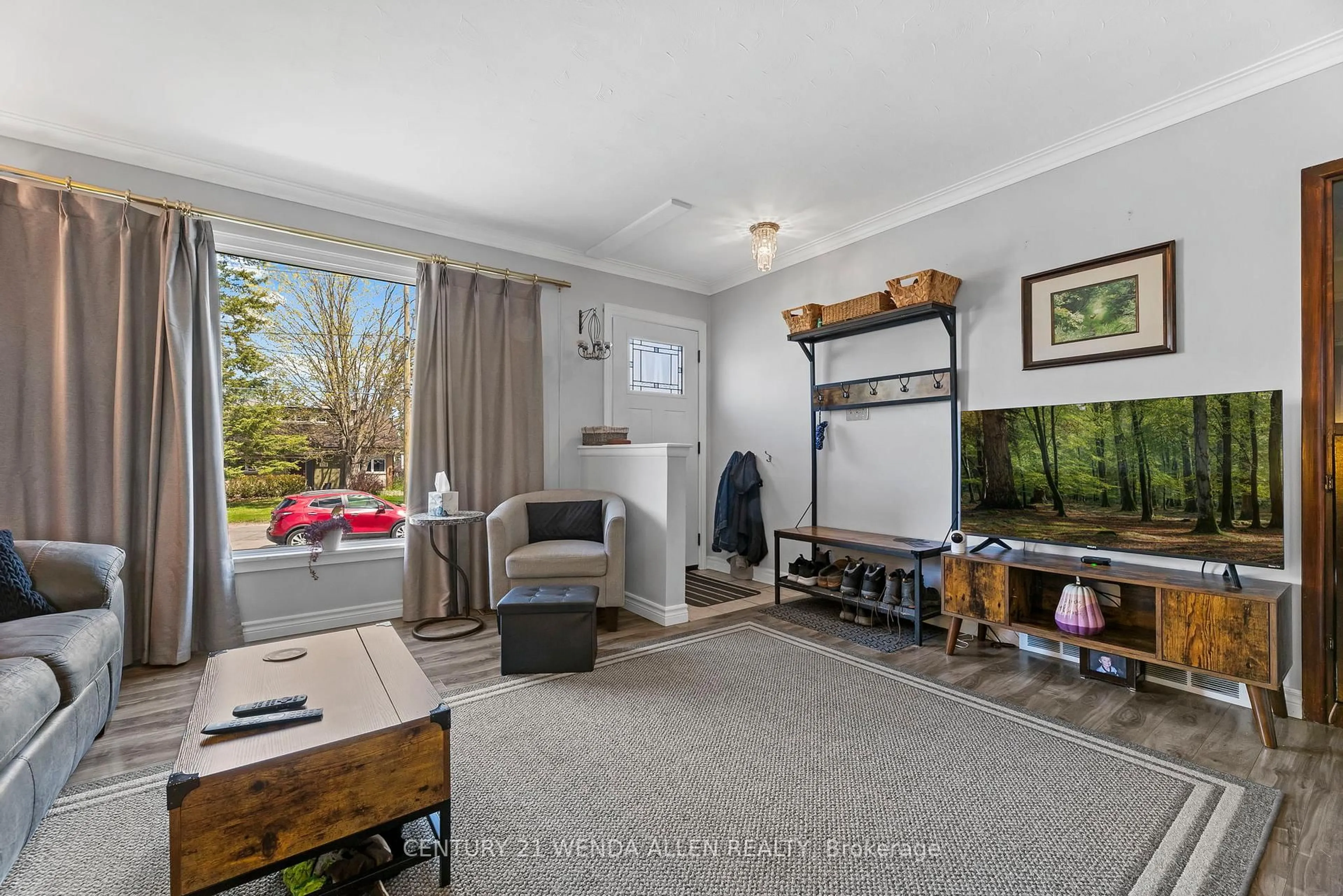 Living room with furniture, unknown for 109 ADELAIDE St, Kawartha Lakes Ontario K9V 4L8