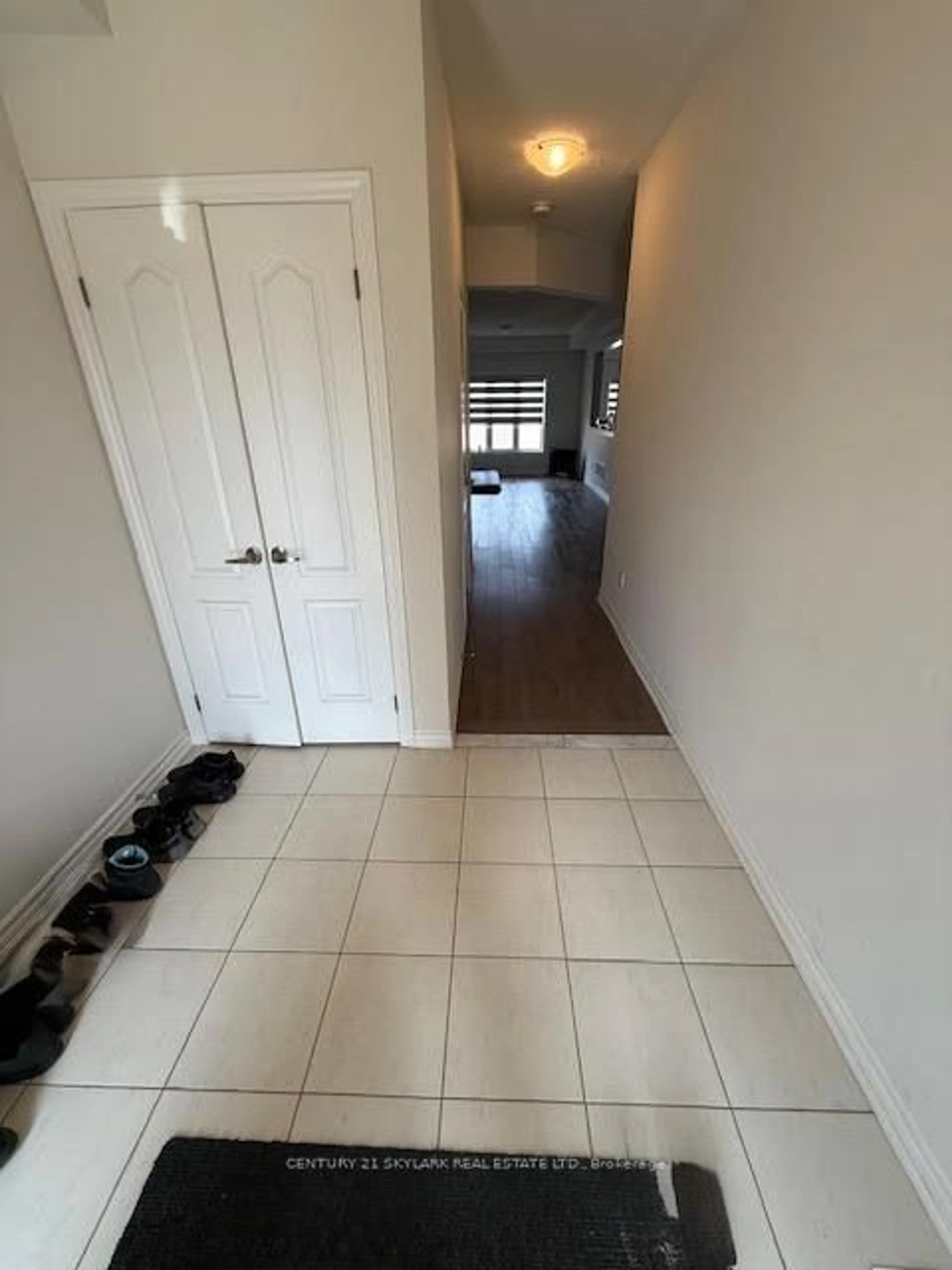 Indoor entryway for 190 Palace St, Thorold Ontario L2V 0N2