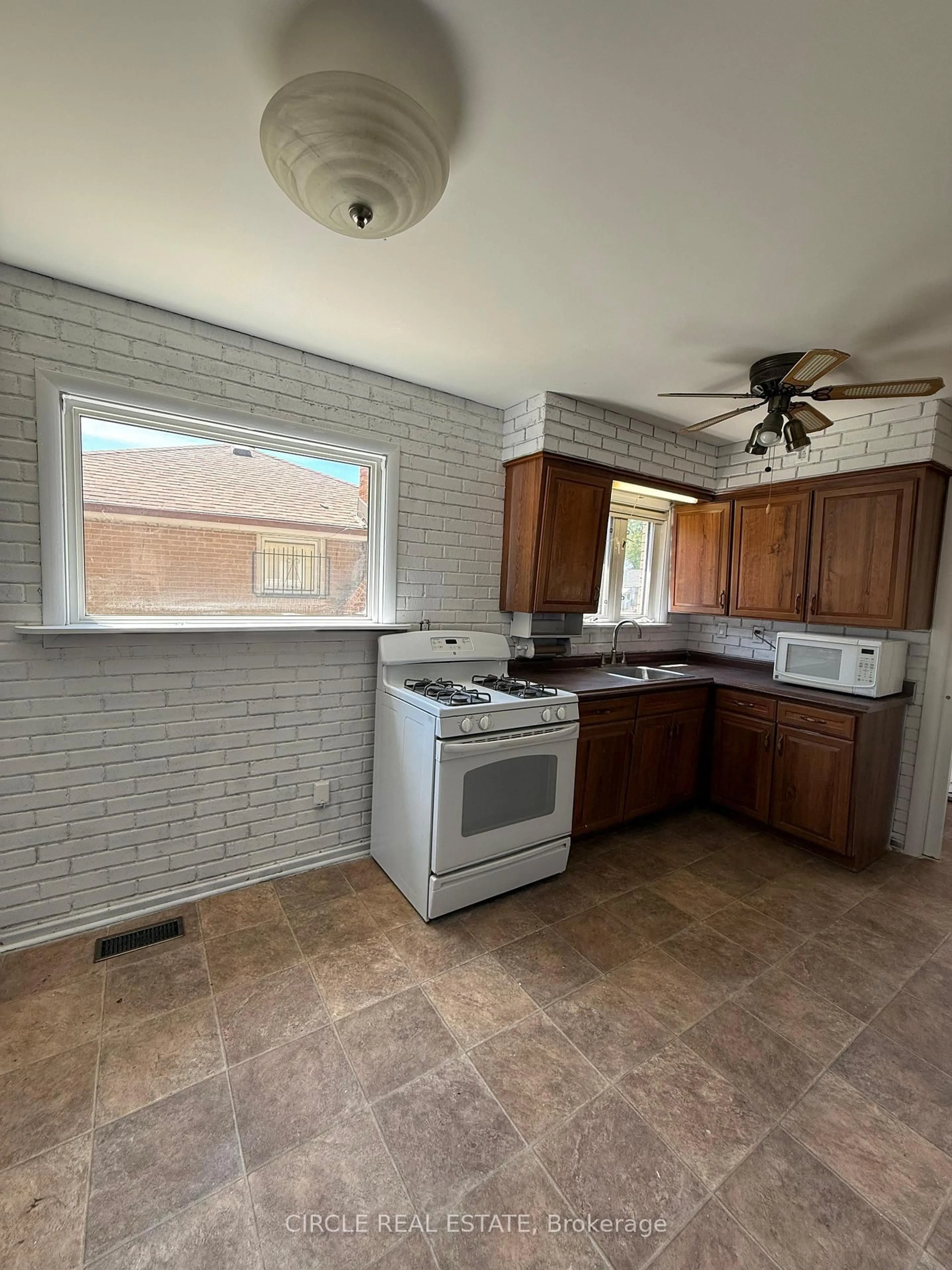 Unknown for 1345 Marlborough Blvd, Windsor Ontario N9C 1Y8