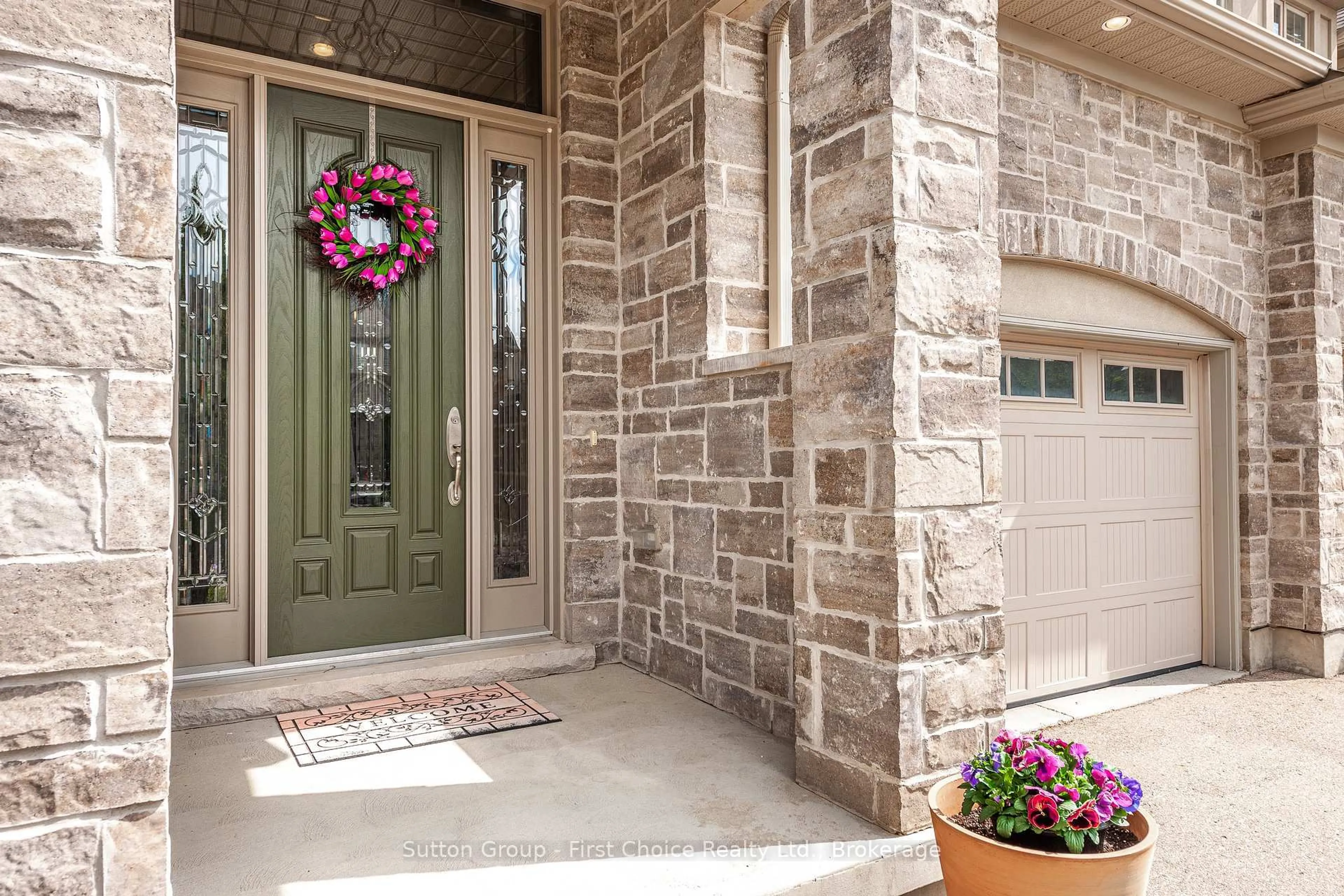 Indoor entryway for 138 Oak Park Dr, Waterloo Ontario N2K 0B3