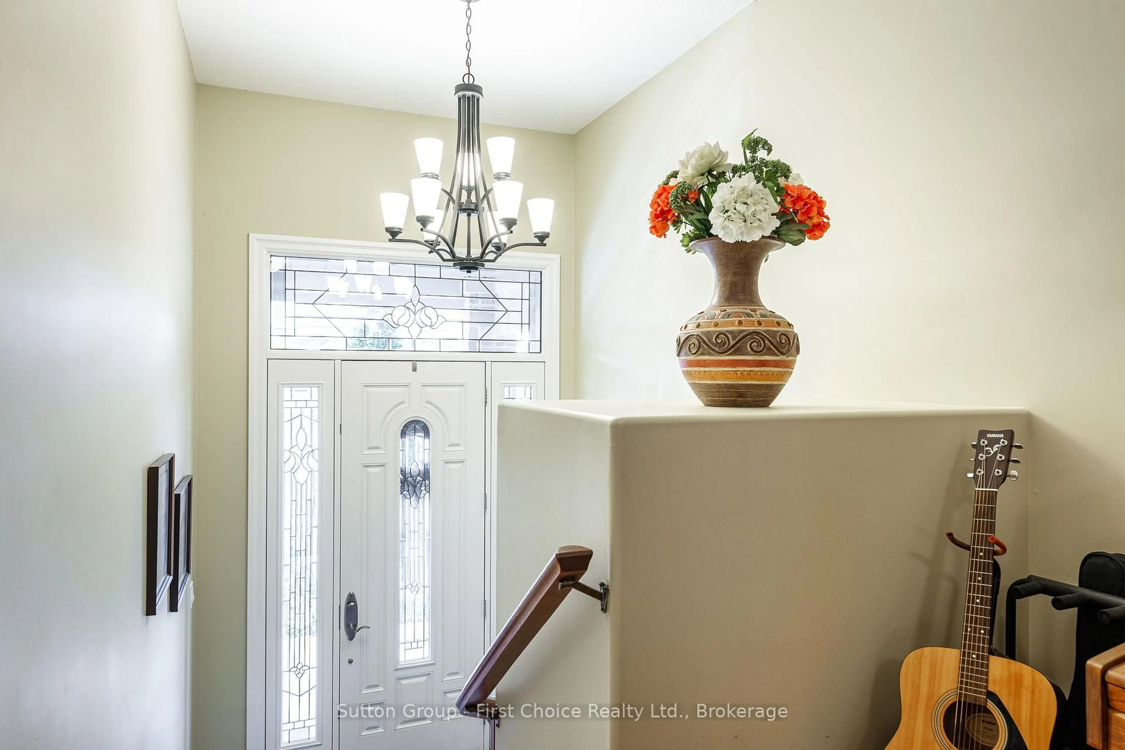 Indoor entryway for 138 Oak Park Dr, Waterloo Ontario N2K 0B3