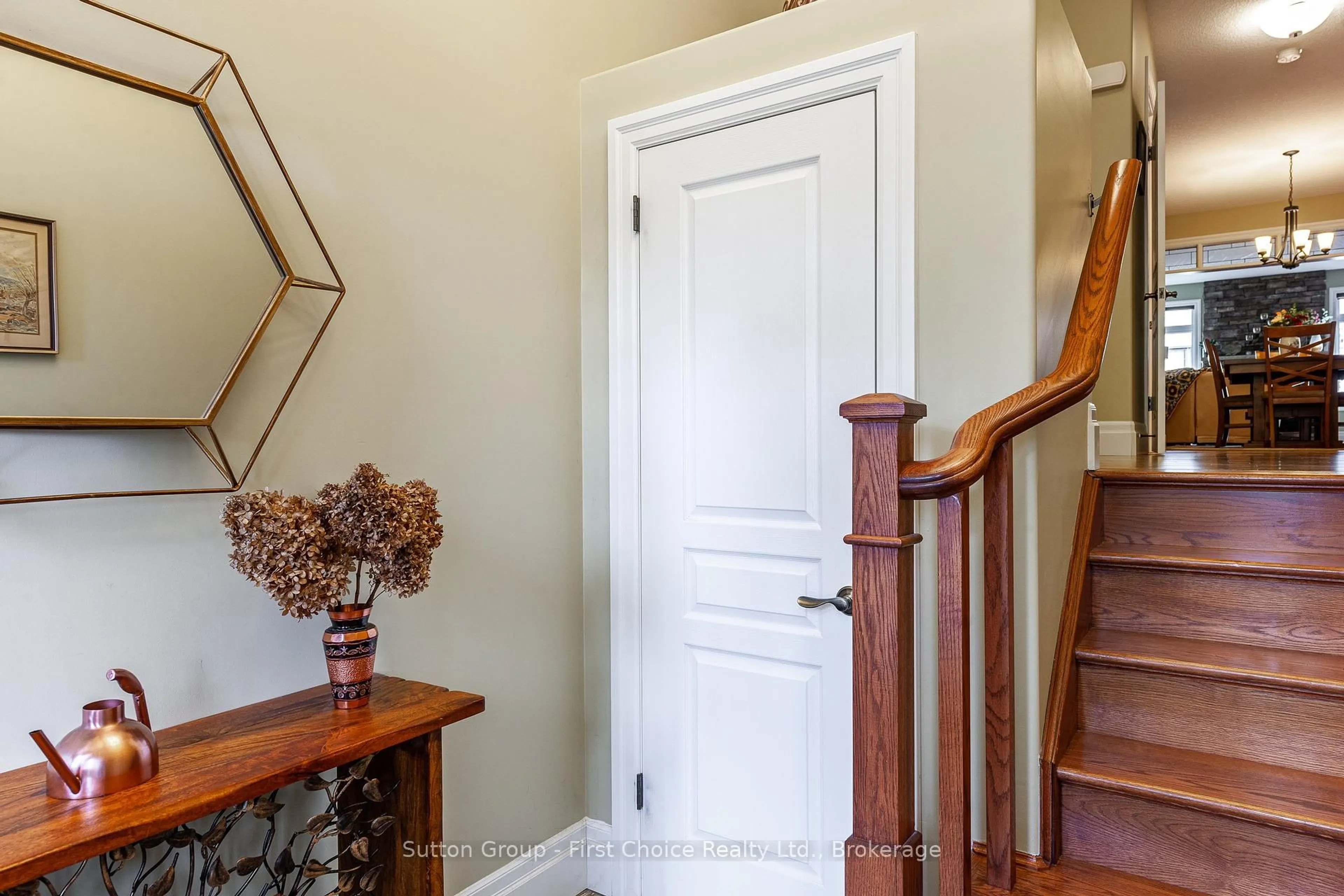 Indoor entryway for 138 Oak Park Dr, Waterloo Ontario N2K 0B3