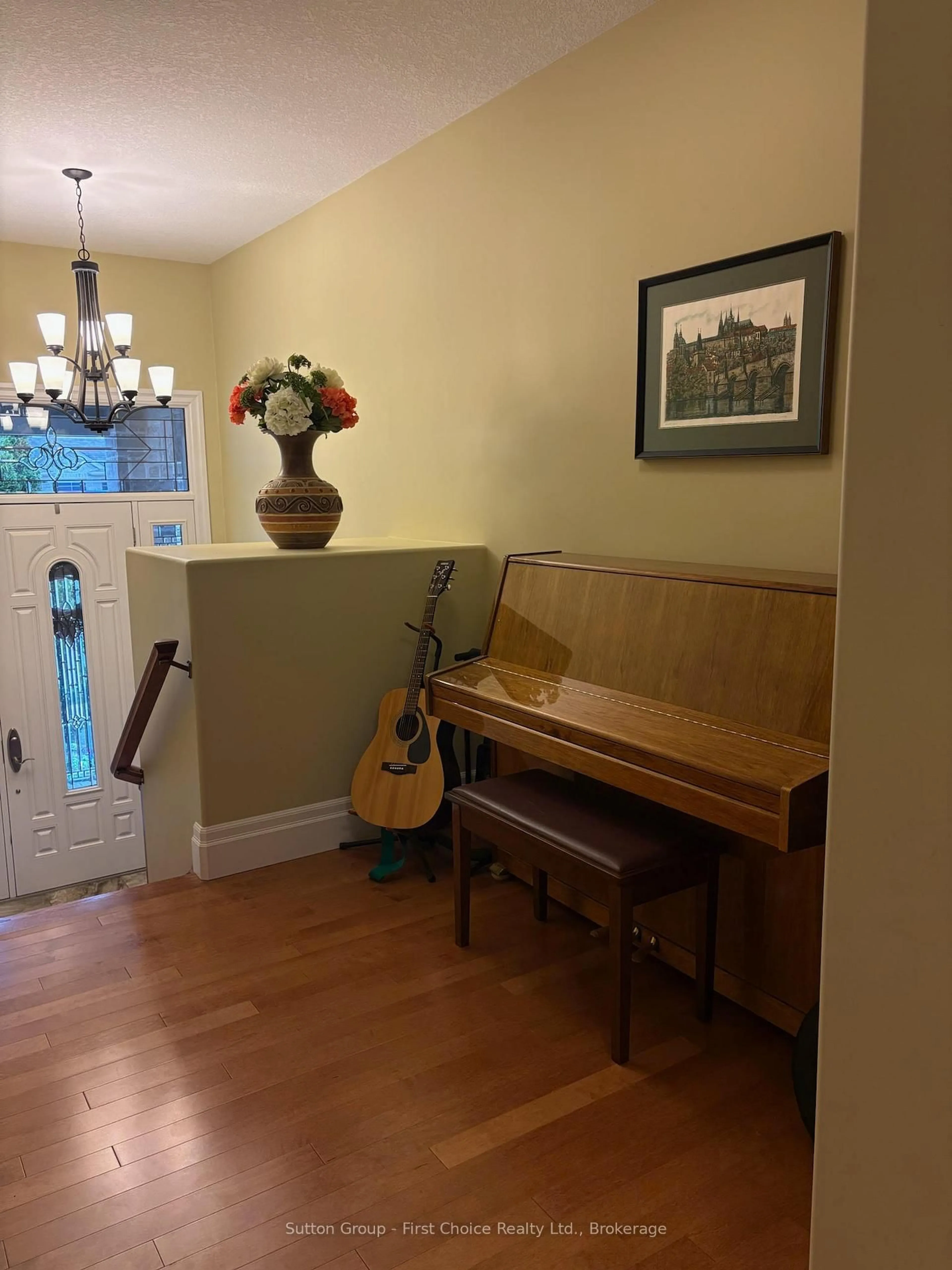 Indoor entryway for 138 Oak Park Dr, Waterloo Ontario N2K 0B3