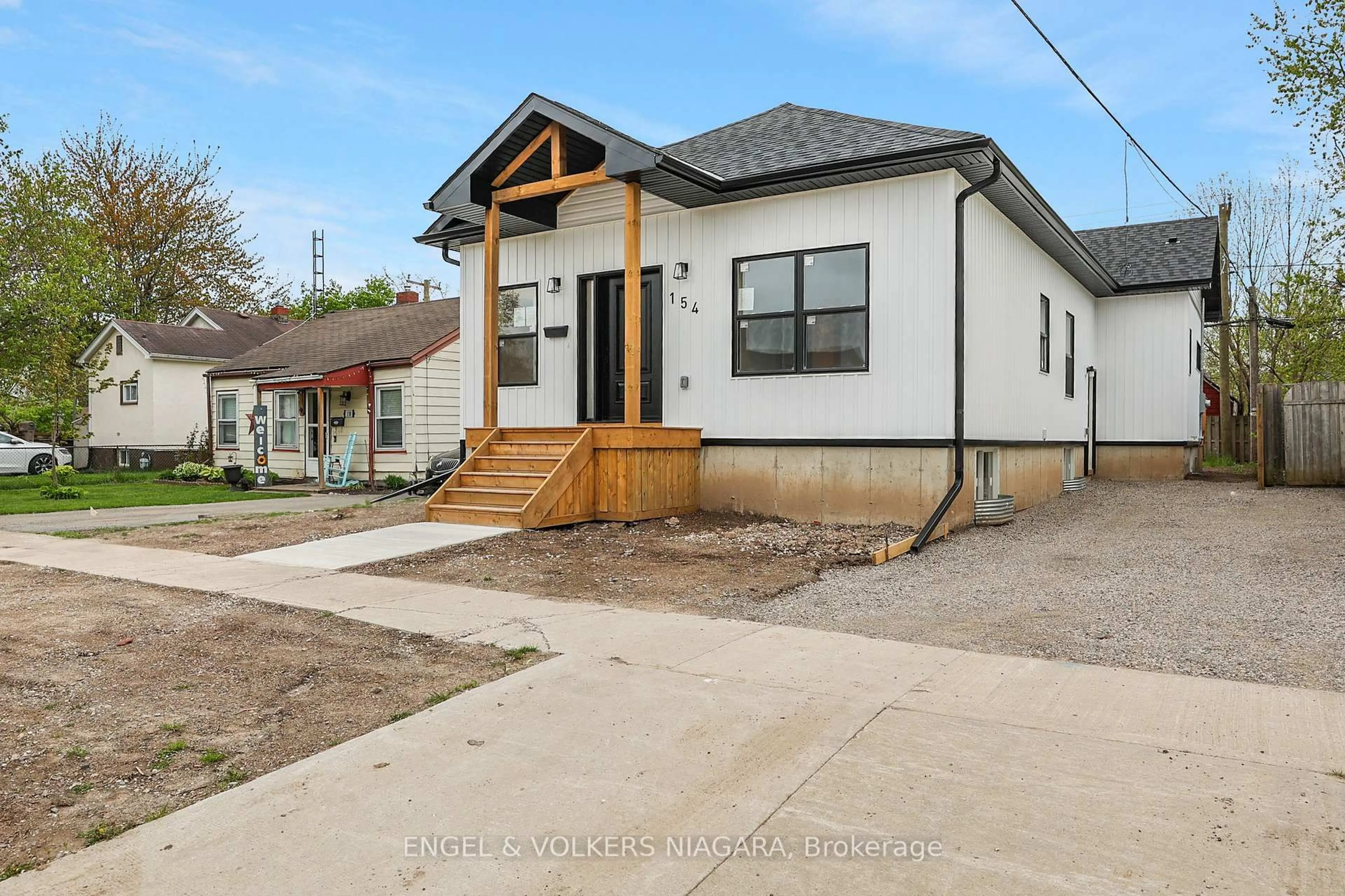 Home with brick exterior material, street for 154 Roosevelt Ave, Welland Ontario L3B 2G7