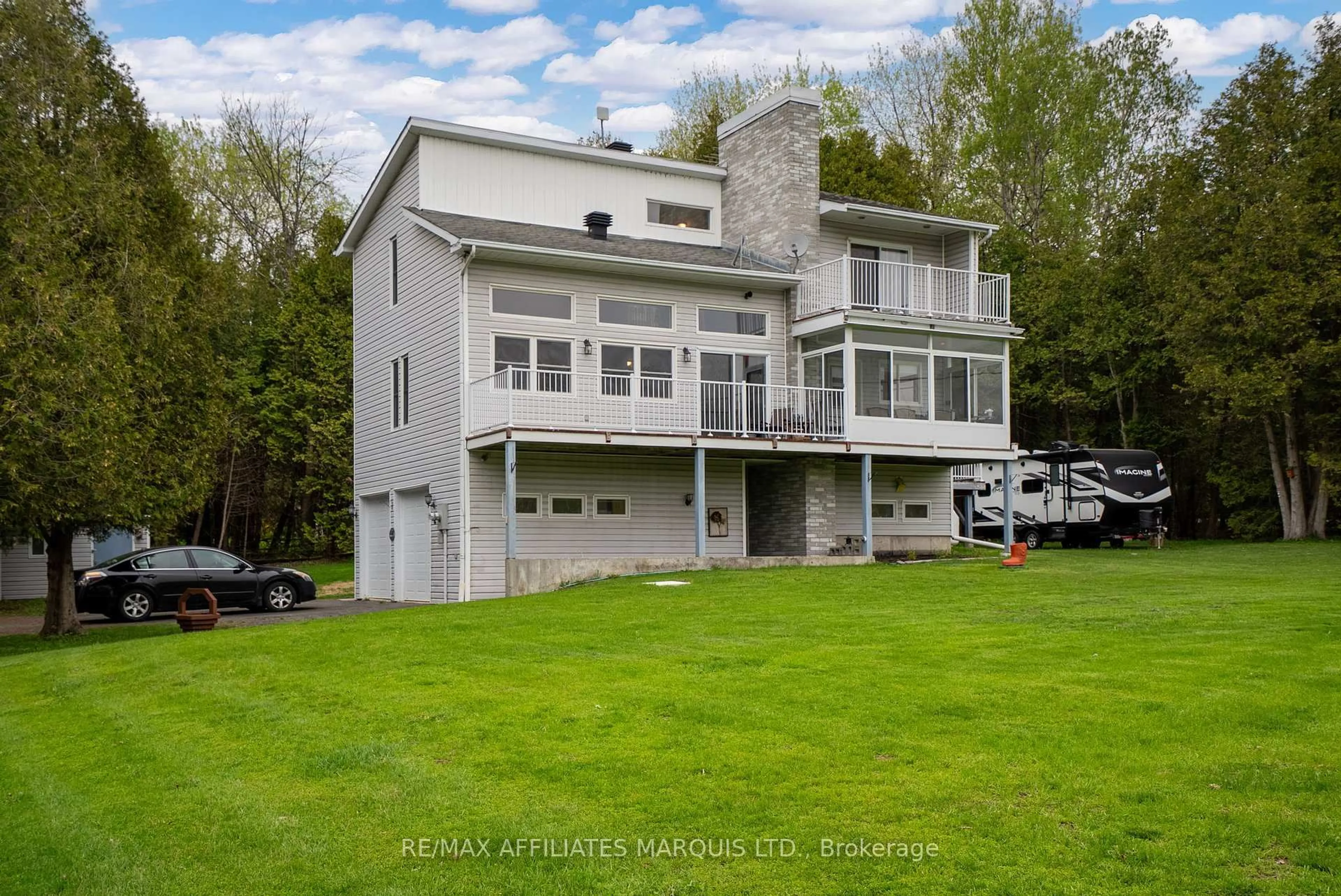 Home with vinyl exterior material, unknown for 22061 Beauchamp Dr, South Glengarry Ontario K0C 1Z0