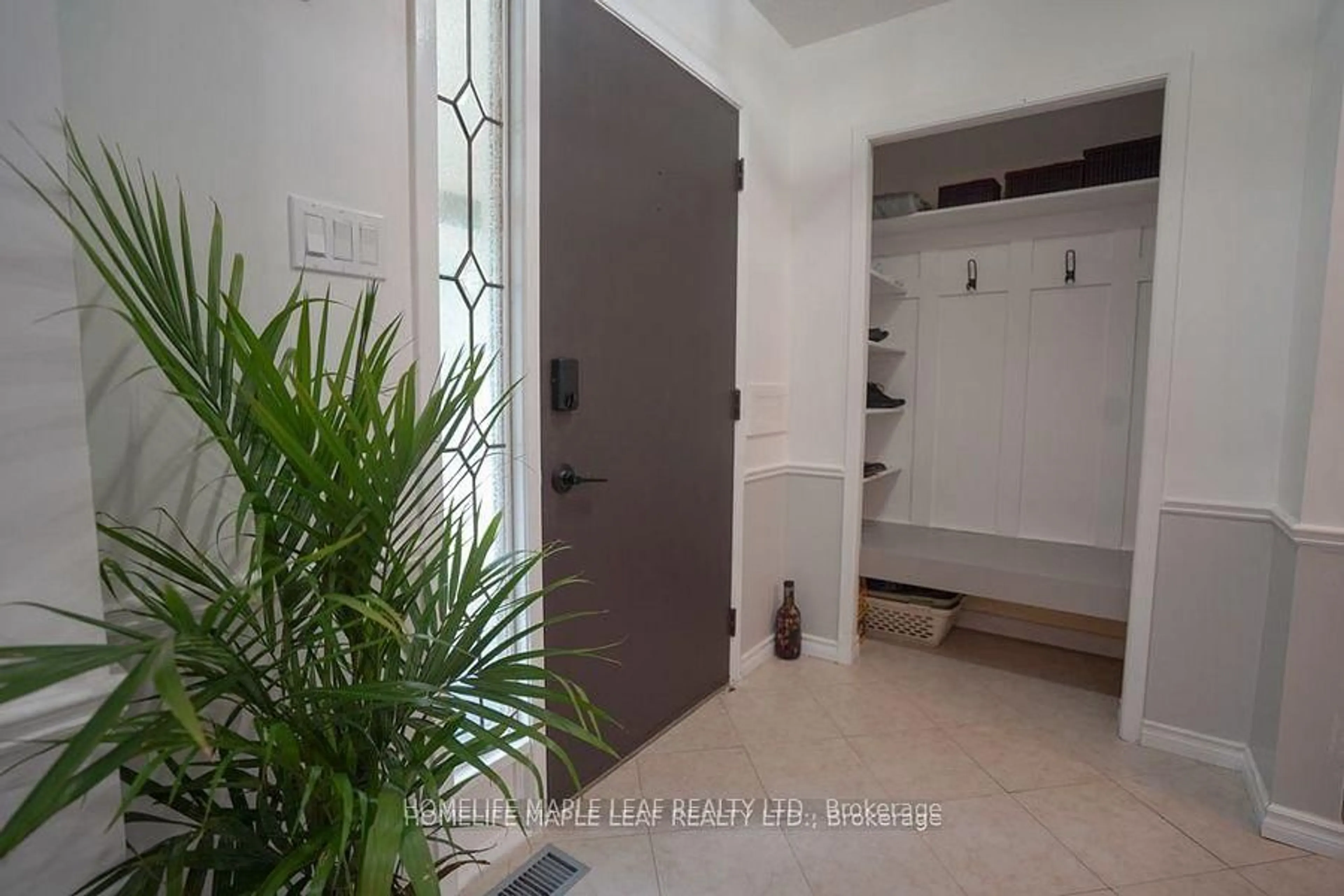 Indoor entryway for 147 Muriel Cres, London South Ontario N6E 2K4