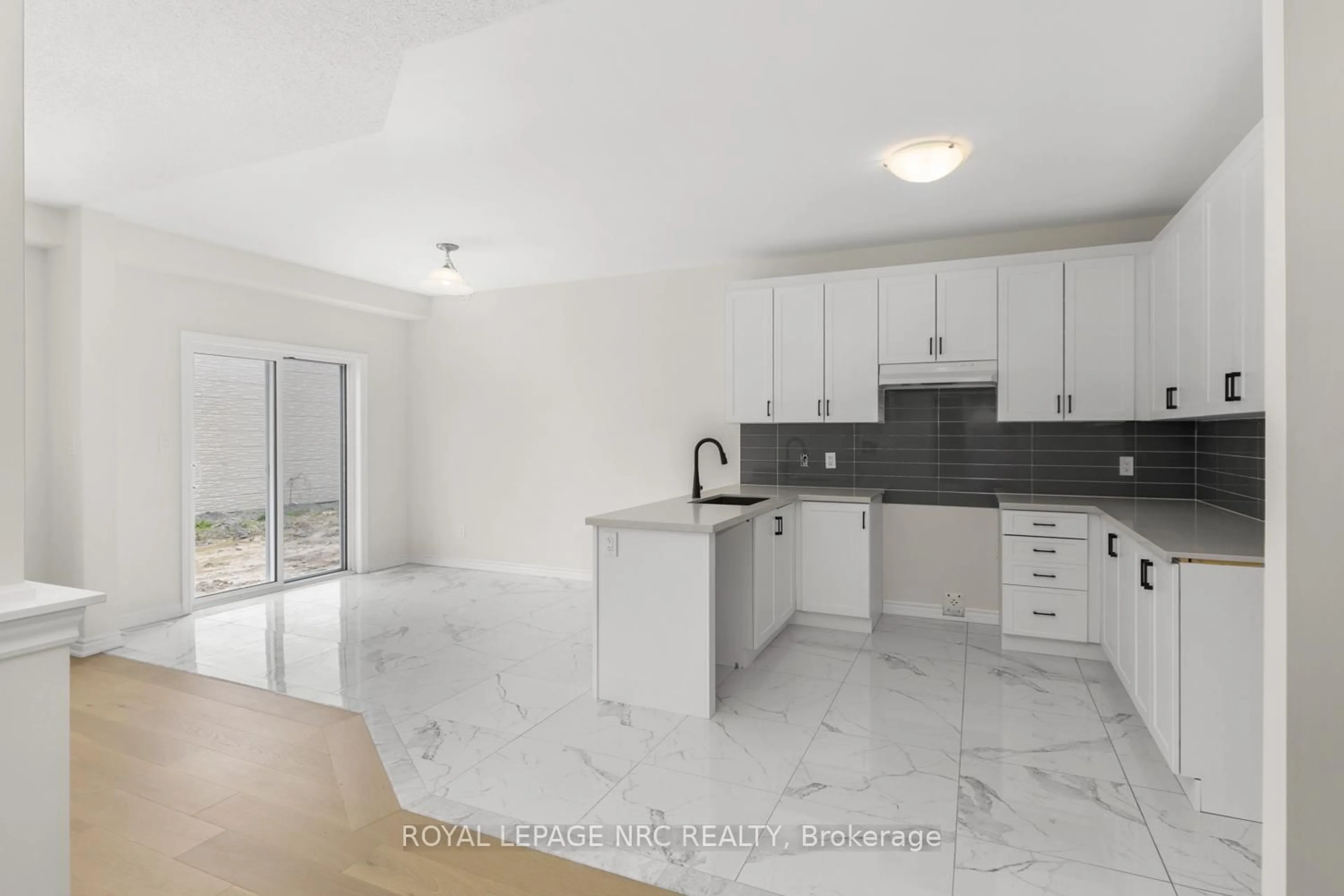 Open concept kitchen, ceramic/tile floor for 106 PALACE St, Thorold Ontario L2V 0N3