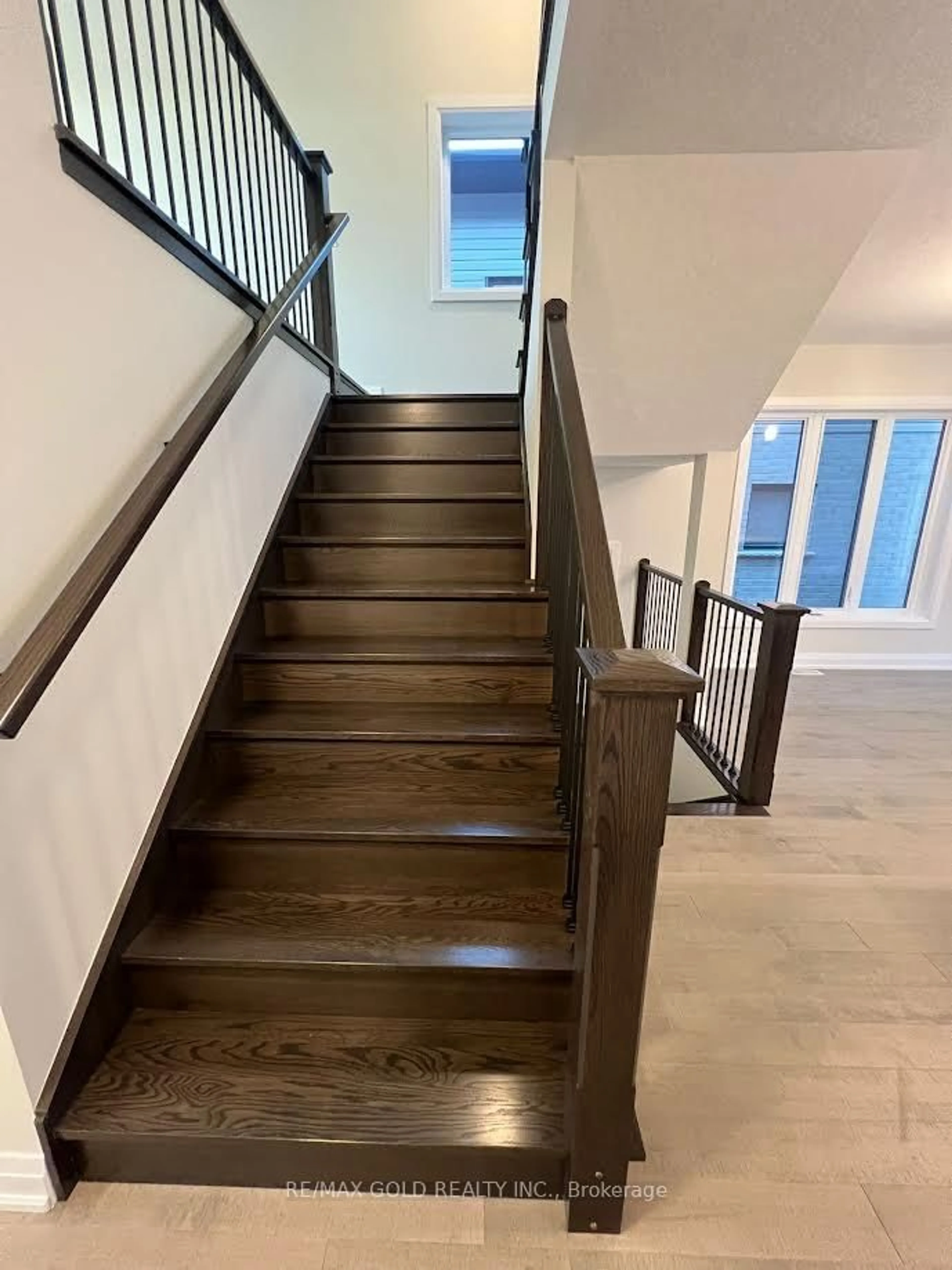 Stairs for 23 Jacob Detweiller Dr, Kitchener Ontario N2P 0K7