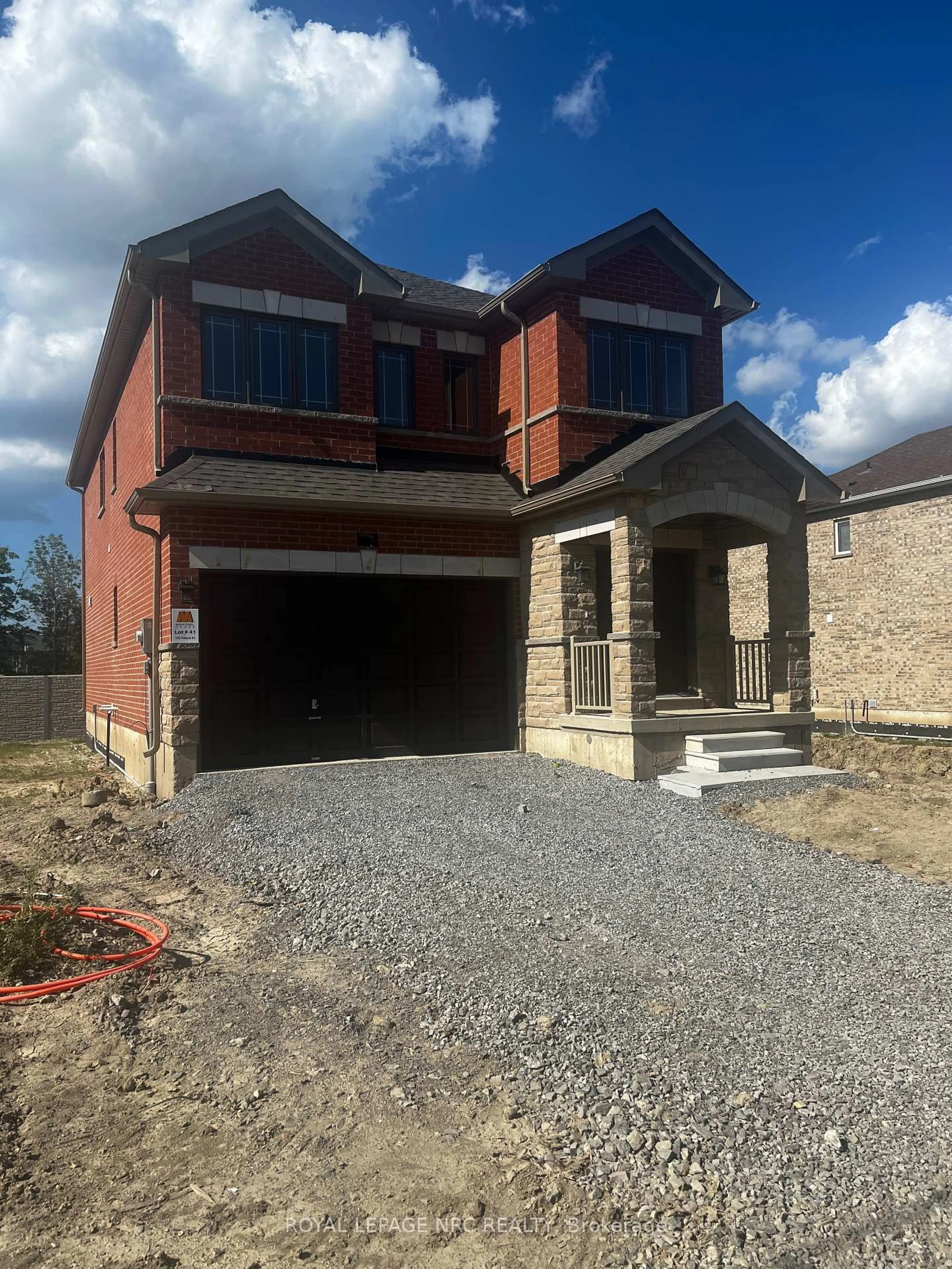 Home with brick exterior material, building for 132 PALACE St, Thorold Ontario L2V 3P4