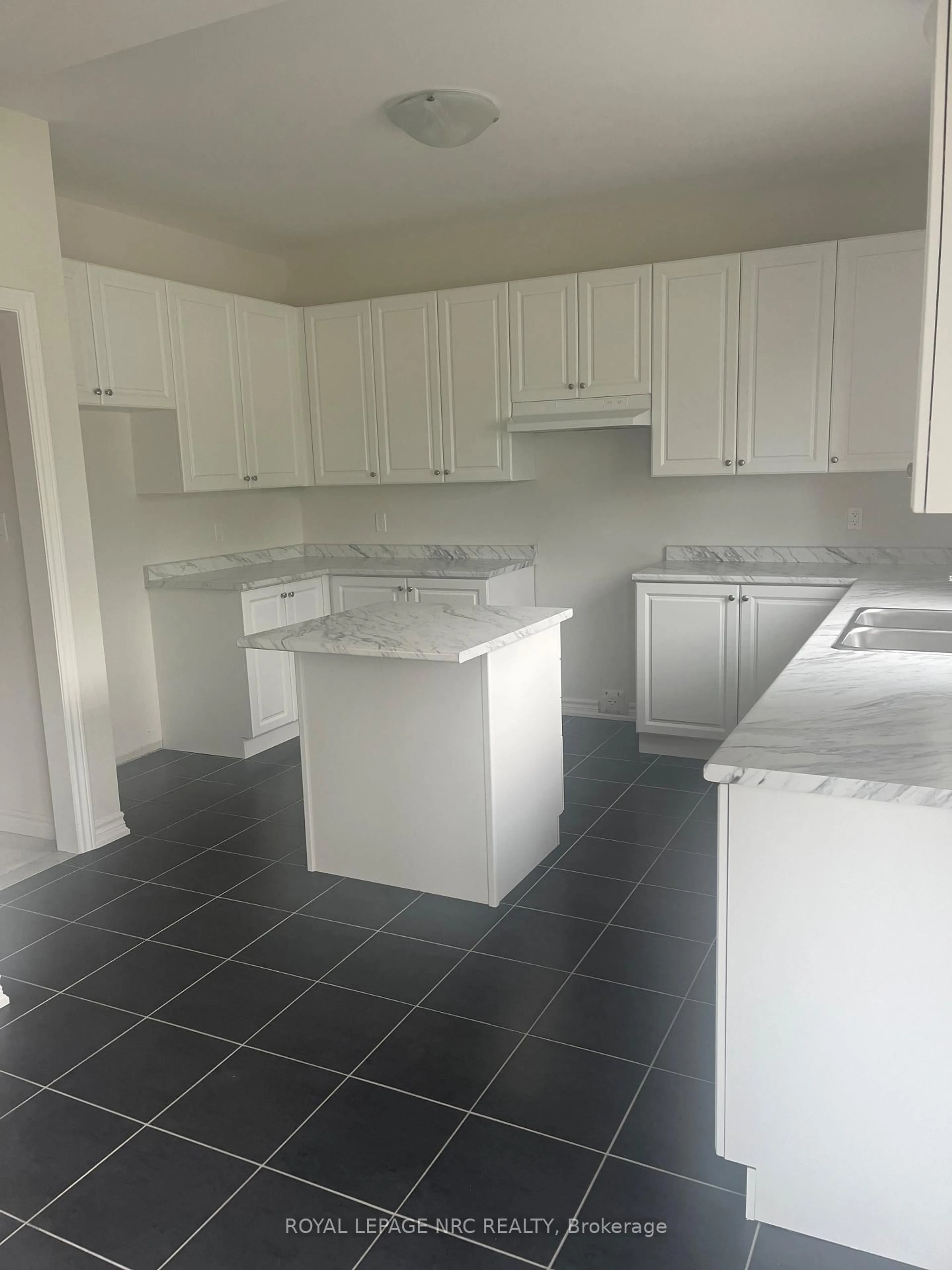 Standard kitchen, unknown for 132 PALACE St, Thorold Ontario L2V 3P4