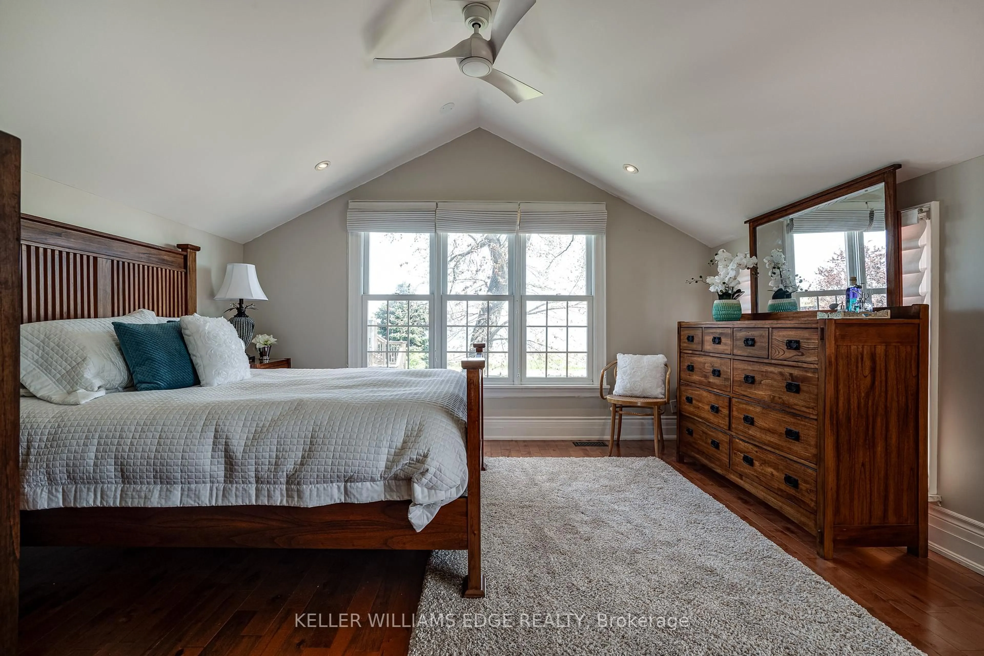 Bedroom with bed, unknown for 849 Beach Blvd, Hamilton Ontario L8H 6Z5