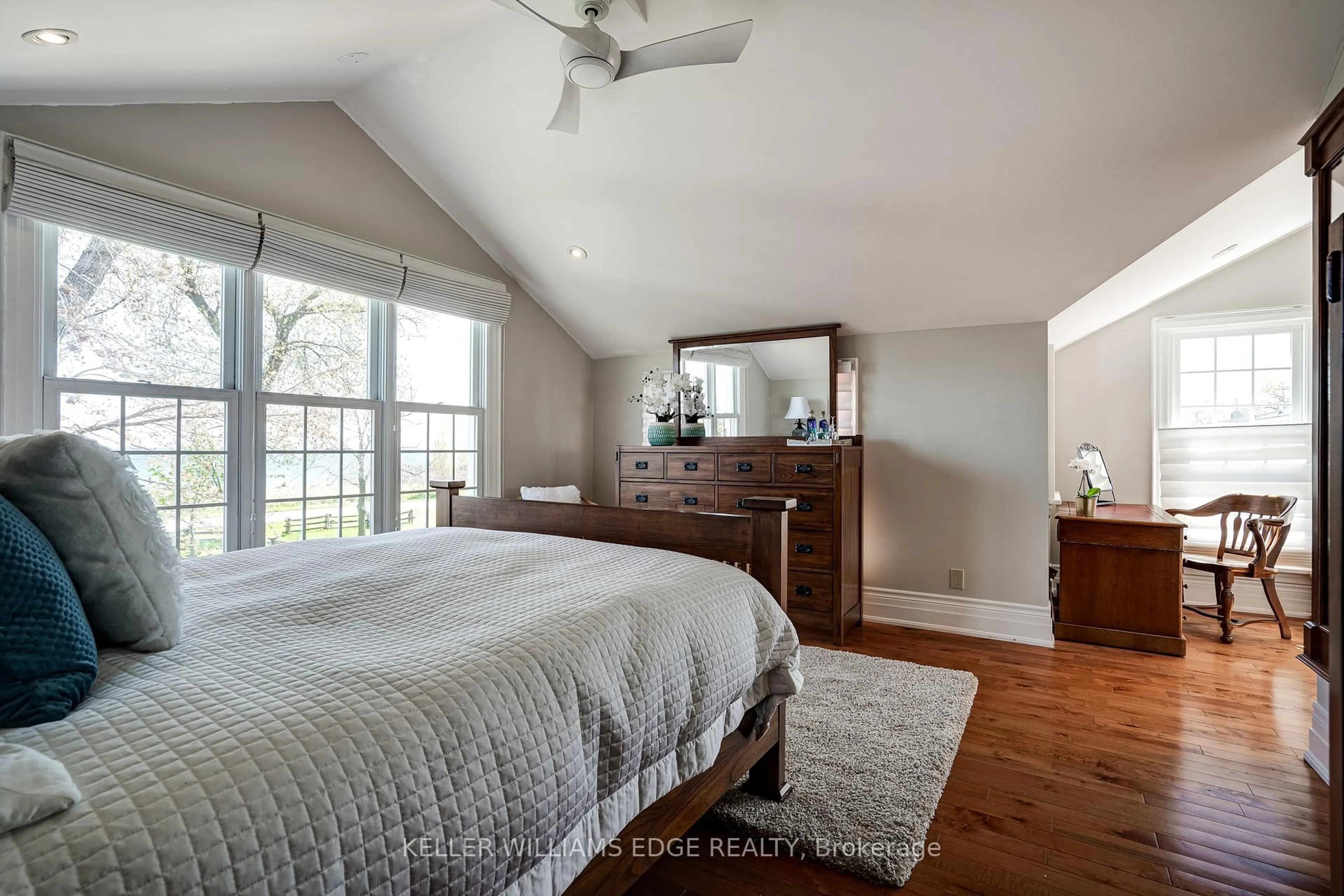 Bedroom with bed, unknown for 849 Beach Blvd, Hamilton Ontario L8H 6Z5