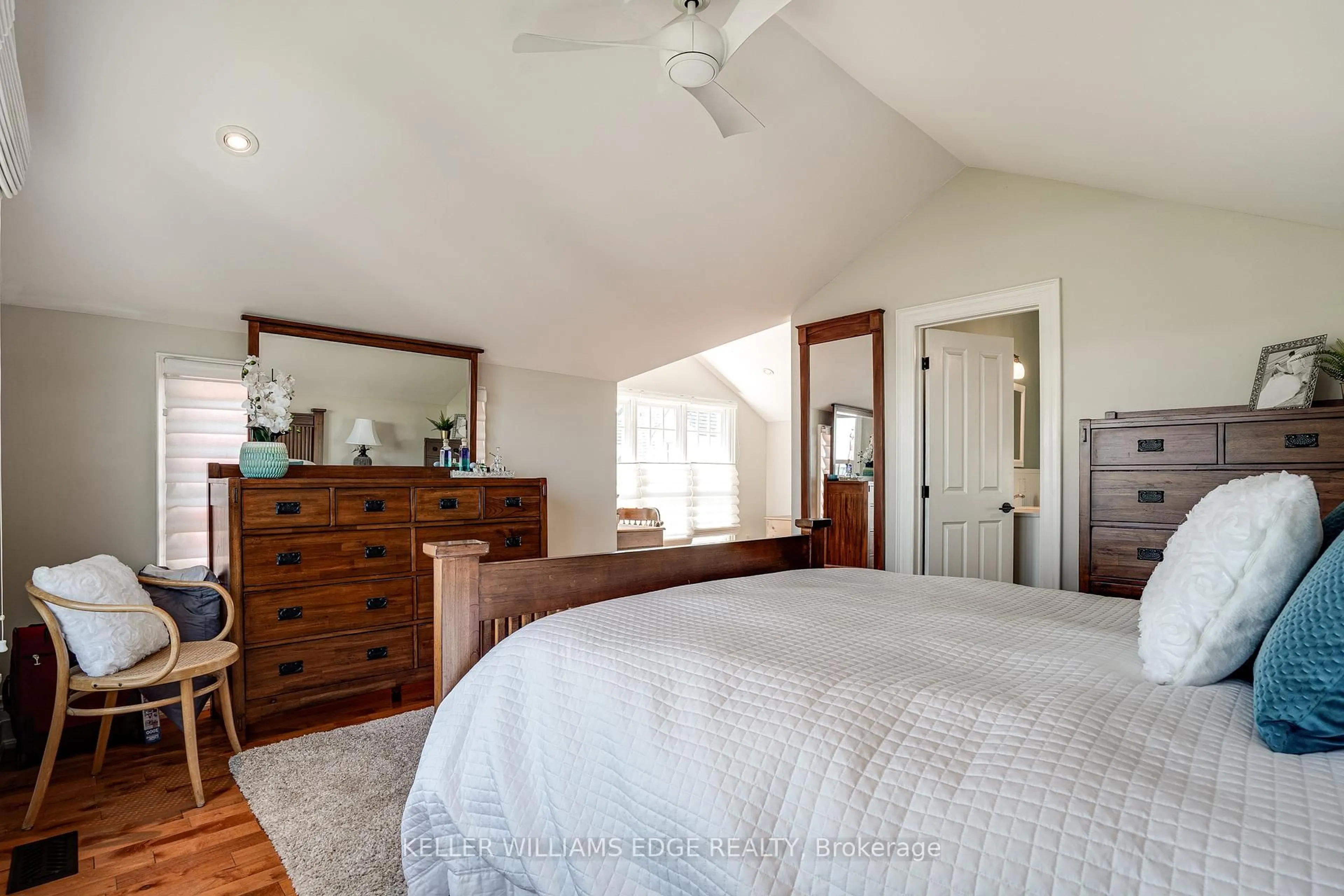 Bedroom with bed, unknown for 849 Beach Blvd, Hamilton Ontario L8H 6Z5